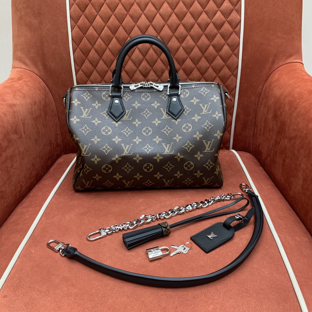 루이비통 M12243 가방 Louis Vuitton