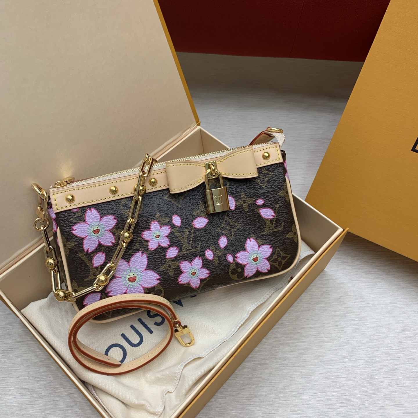 루이비통 M13666 가방 Louis Vuitton