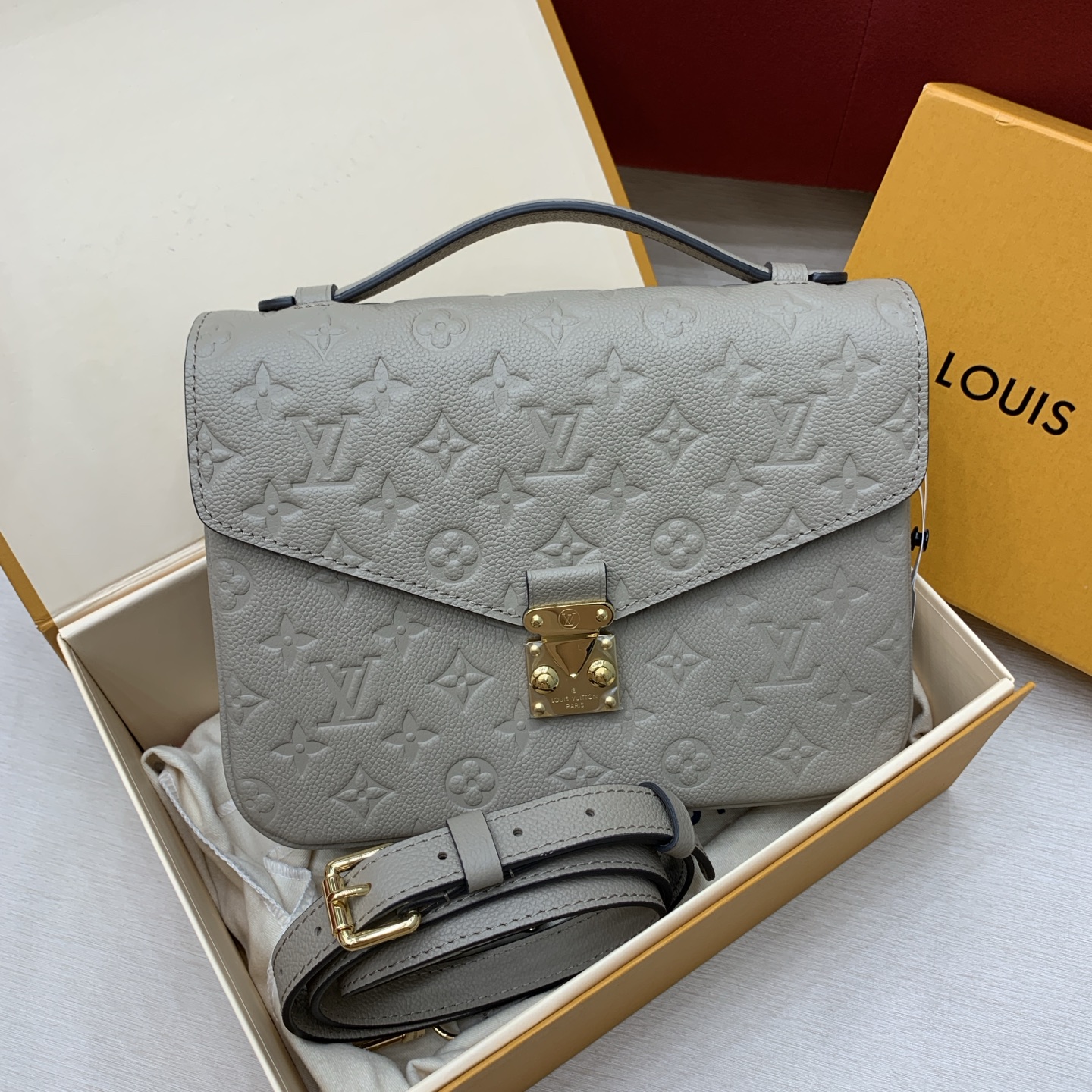 루이비통 M44881 가방 Louis Vuitton