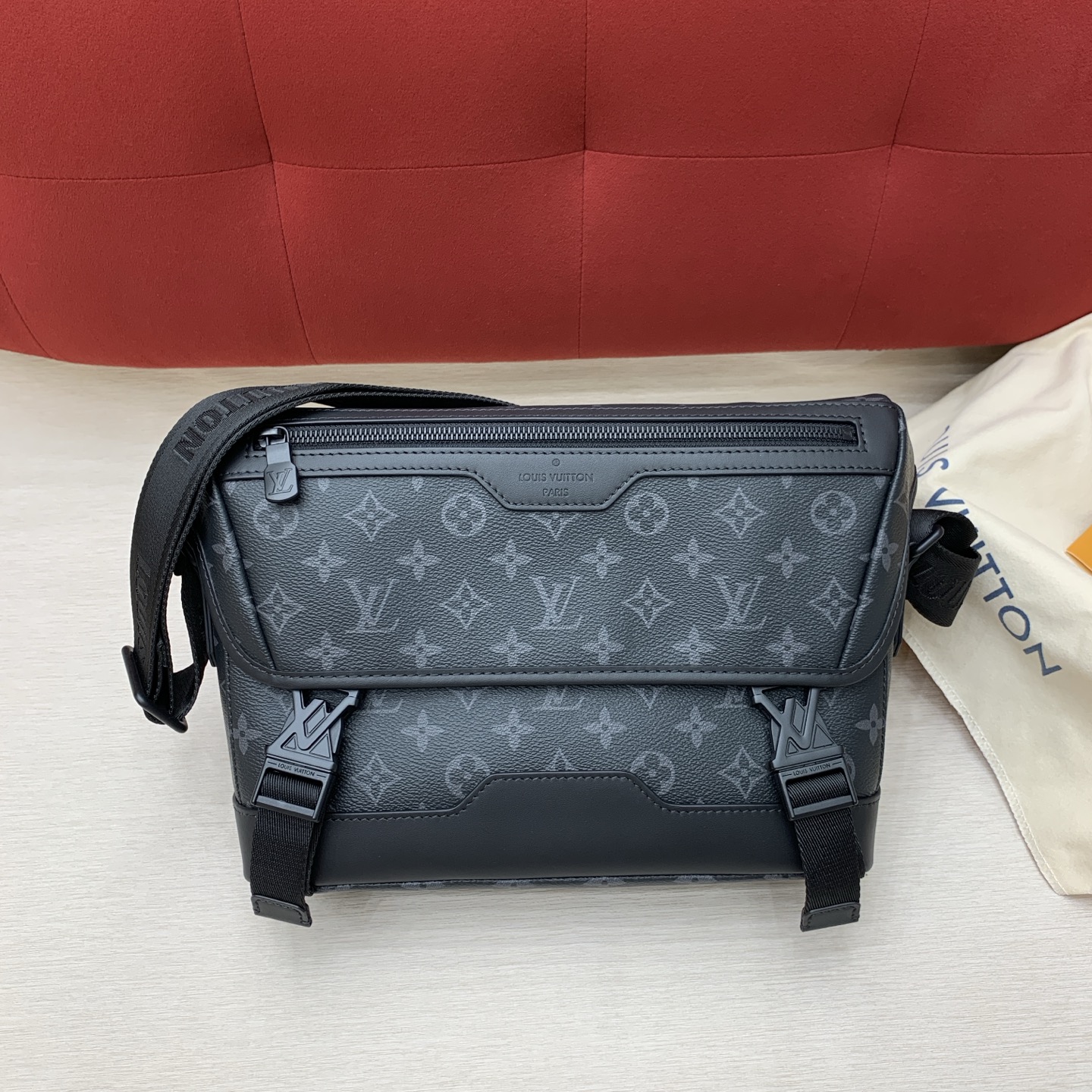 루이비통 M12517 가방 Louis Vuitton