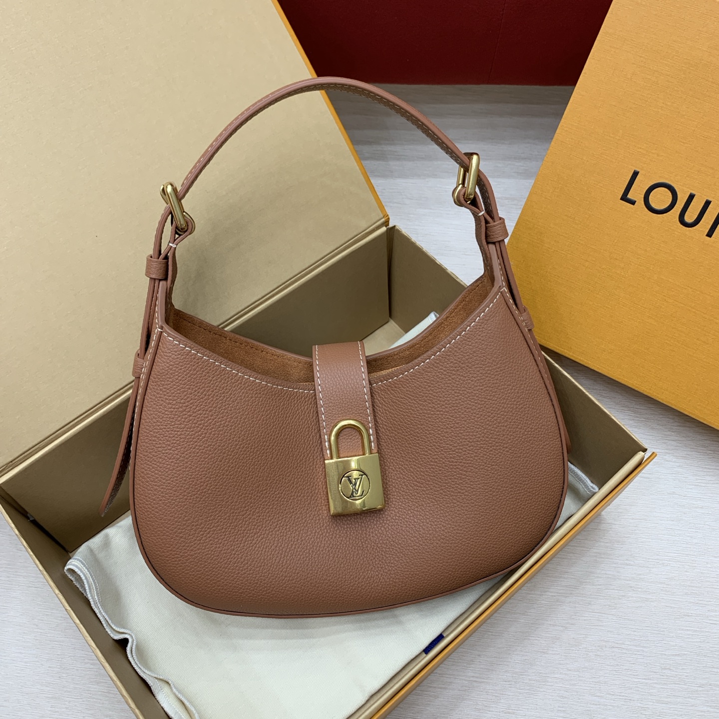루이비통 M24885 가방 Louis Vuitton