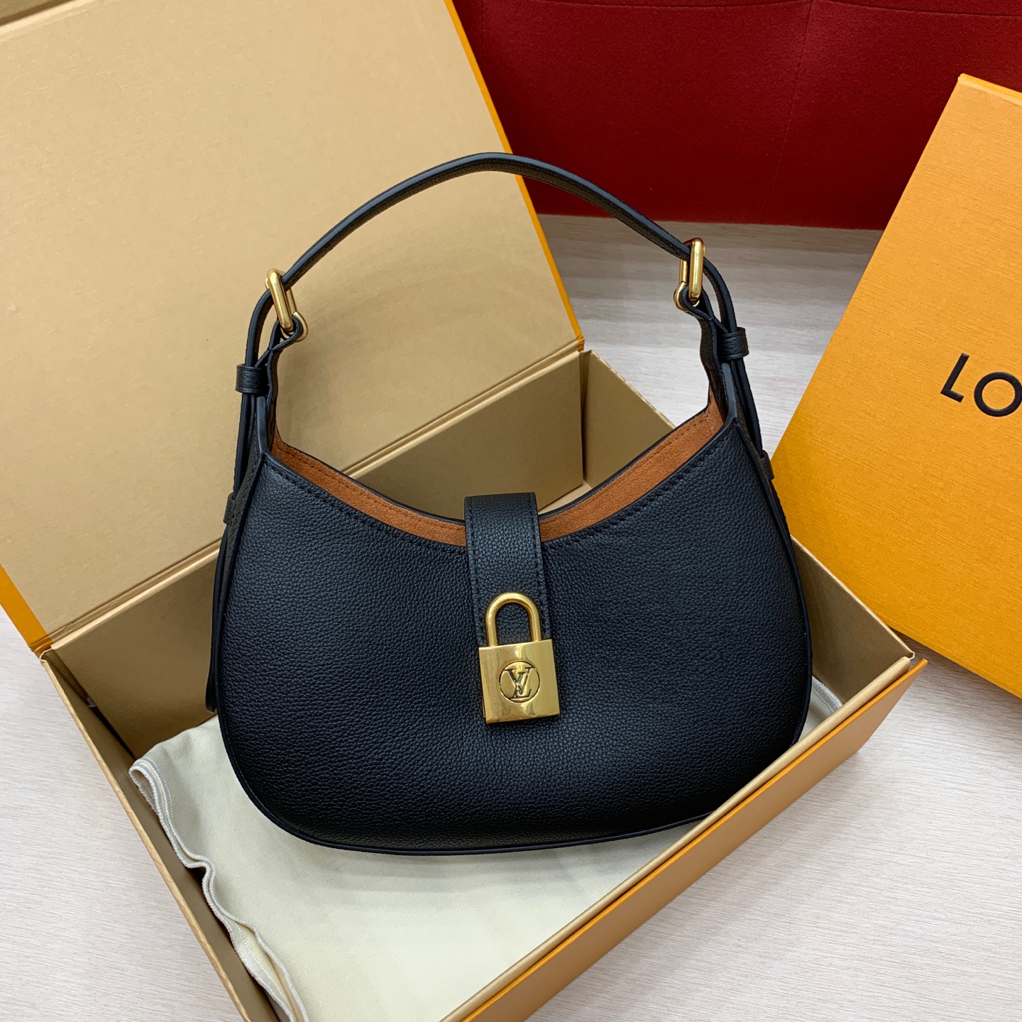 루이비통 M24611 가방 Louis Vuitton