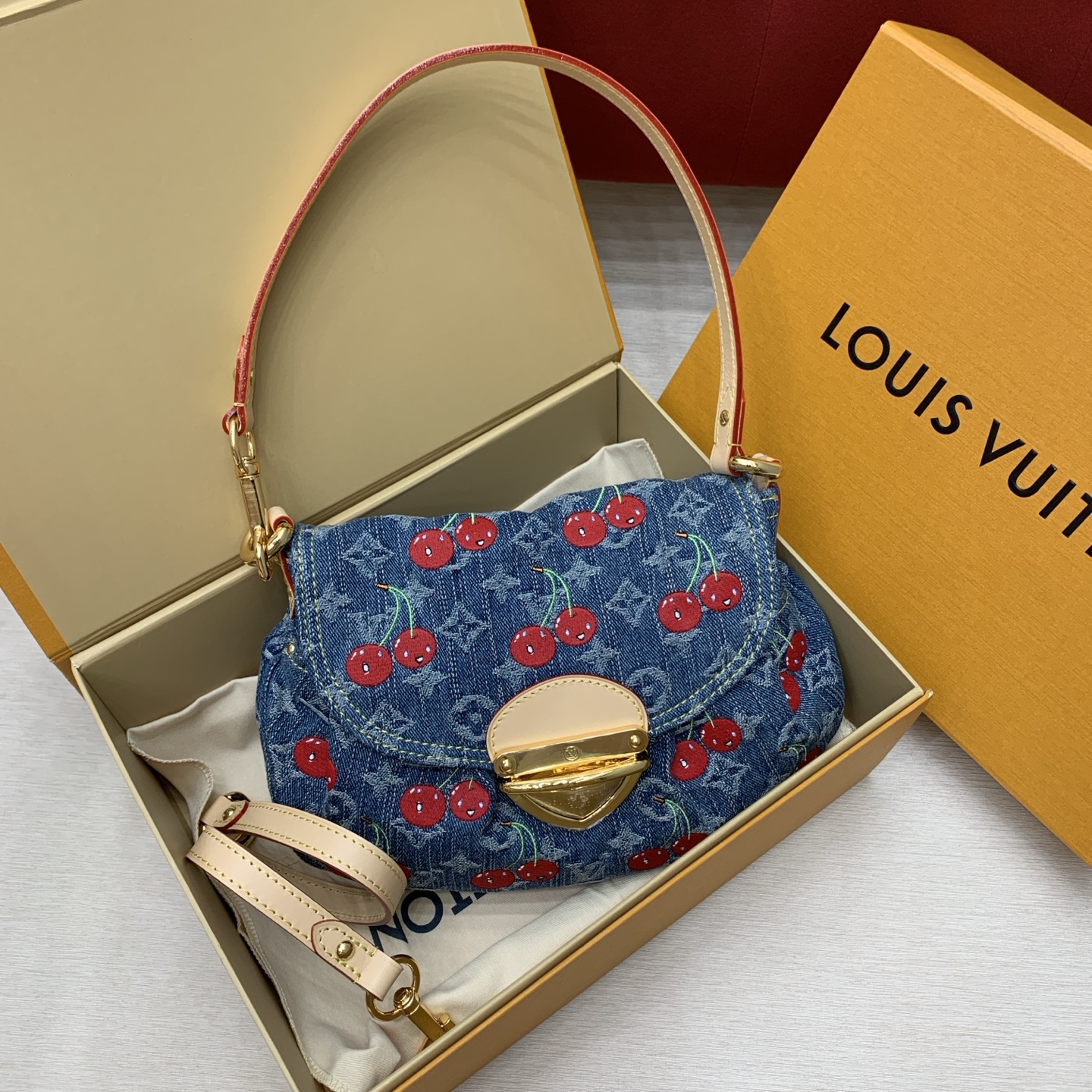 루이비통 M13680 가방 Louis Vuitton