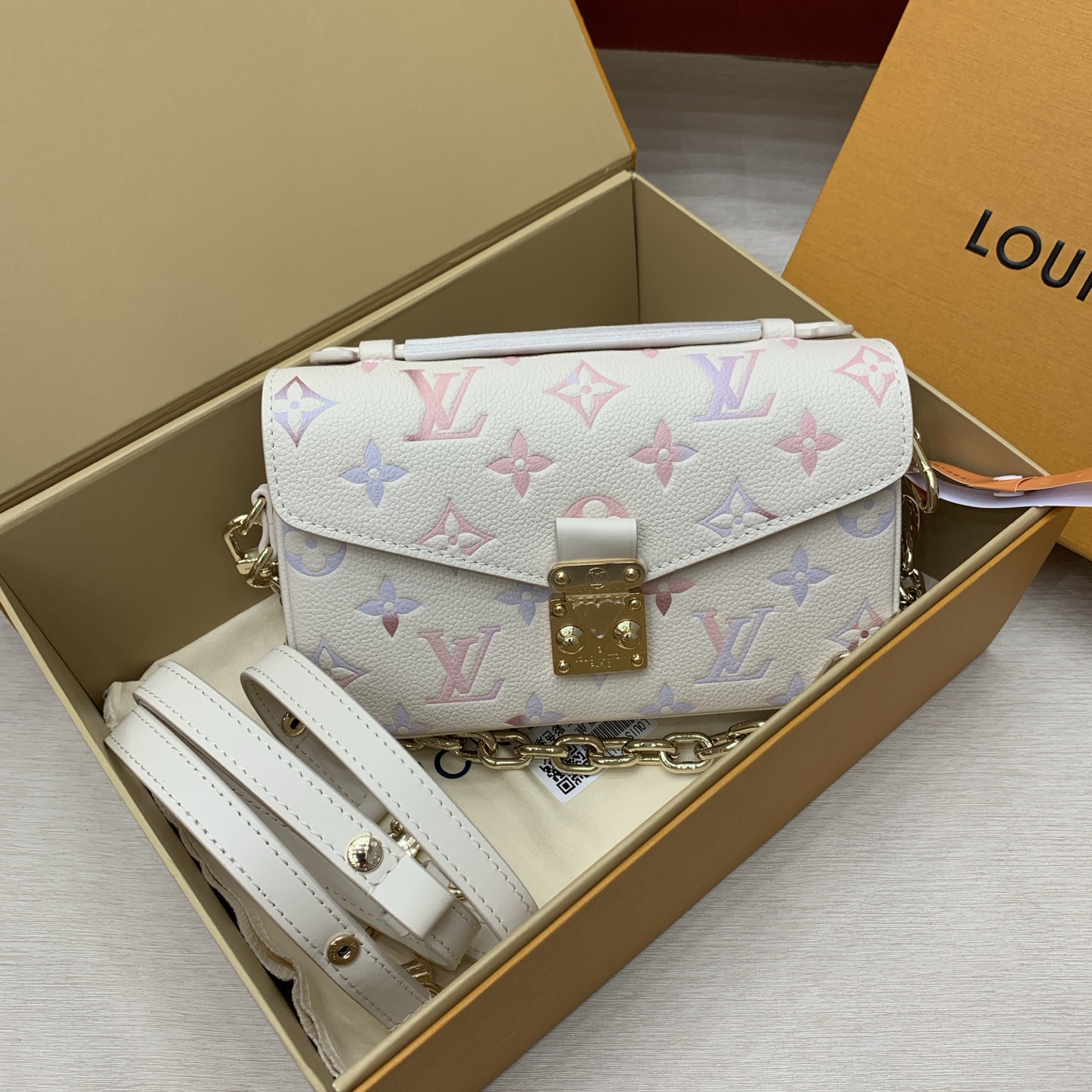 루이비통 M25682 가방 Louis Vuitton