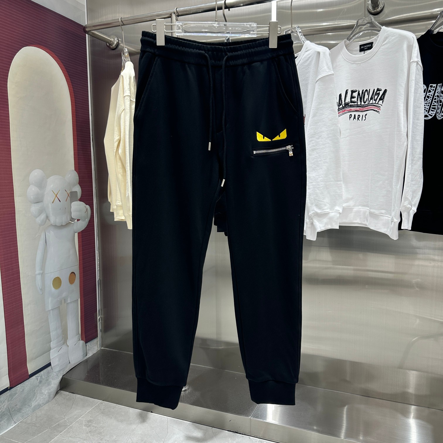 2024 Autumn/Winter Logo Embroidered Leisure Pants with Gold Zipper, Black, Sizes M-XXL - 图片 1