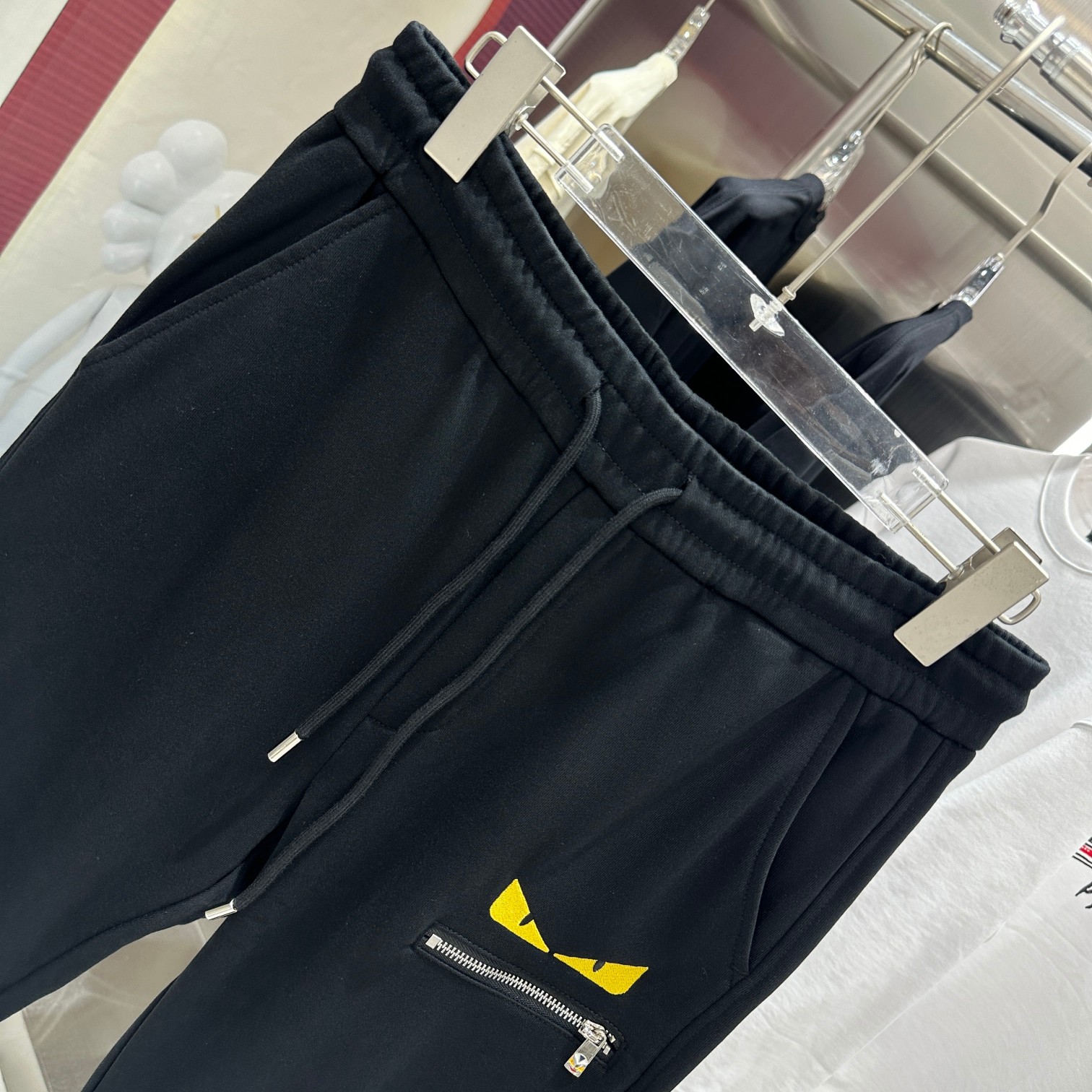 2024 Autumn/Winter Logo Embroidered Leisure Pants with Gold Zipper, Black, Sizes M-XXL - 图片 3
