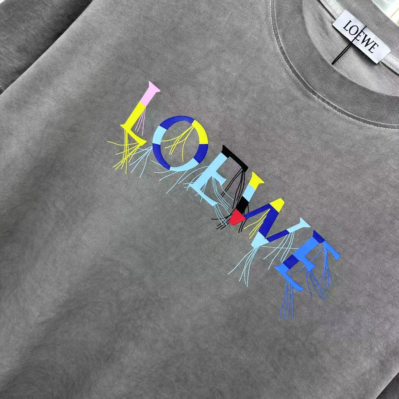 “Spring 2025 Fashion: New T-Shirts Collection in Various Sizes and Colors” - 图片 5