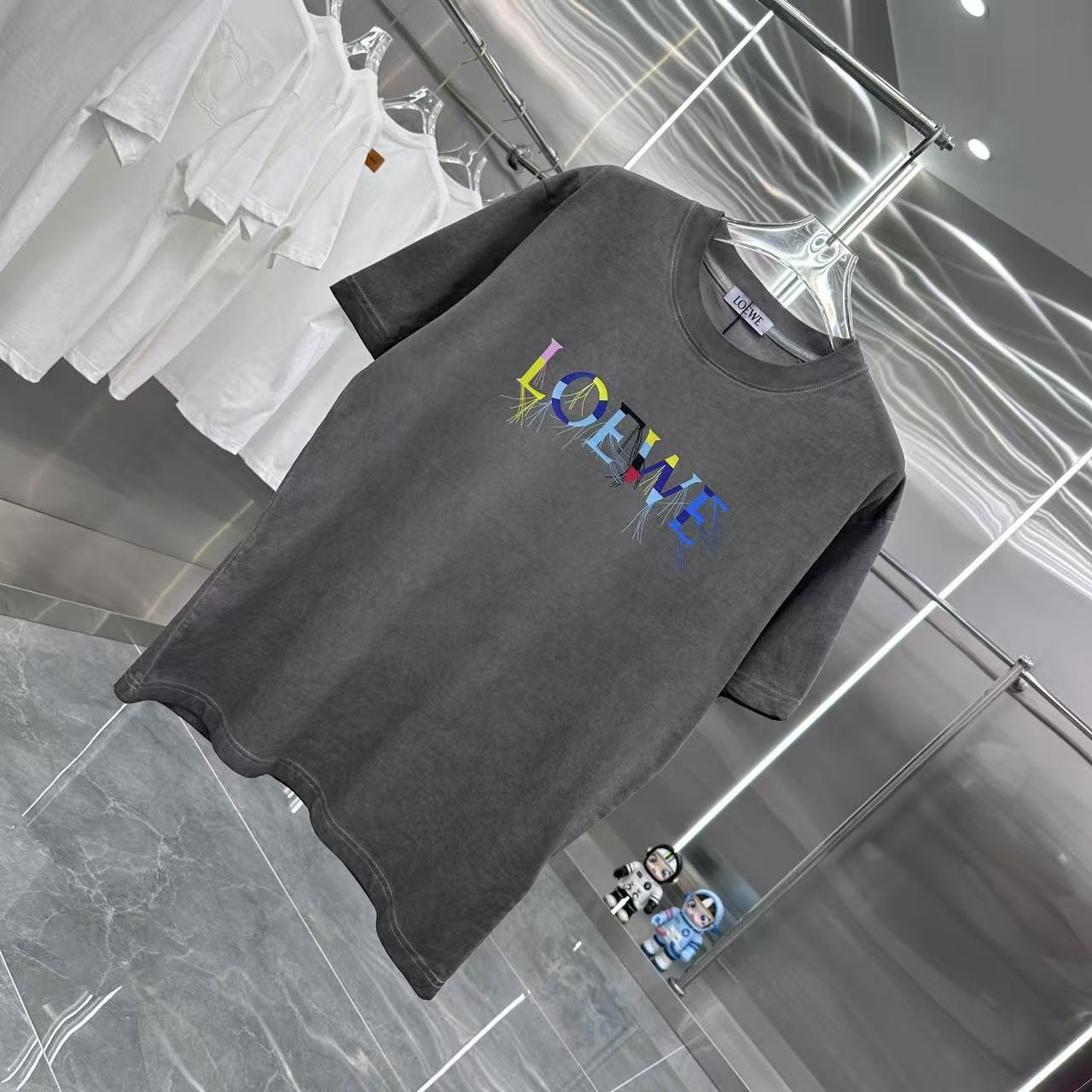 “Spring 2025 Fashion: New T-Shirts Collection in Various Sizes and Colors” - 图片 2