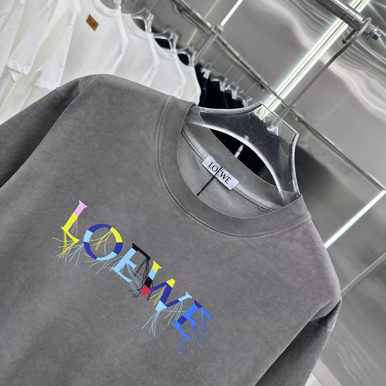 “Spring 2025 Fashion: New T-Shirts Collection in Various Sizes and Colors” - 图片 3