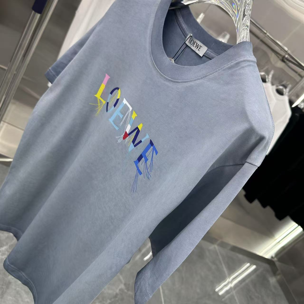 “Spring 2025 Fashion: New Silica T-Shirt Collection in Various Sizes and Colors” - 图片 4