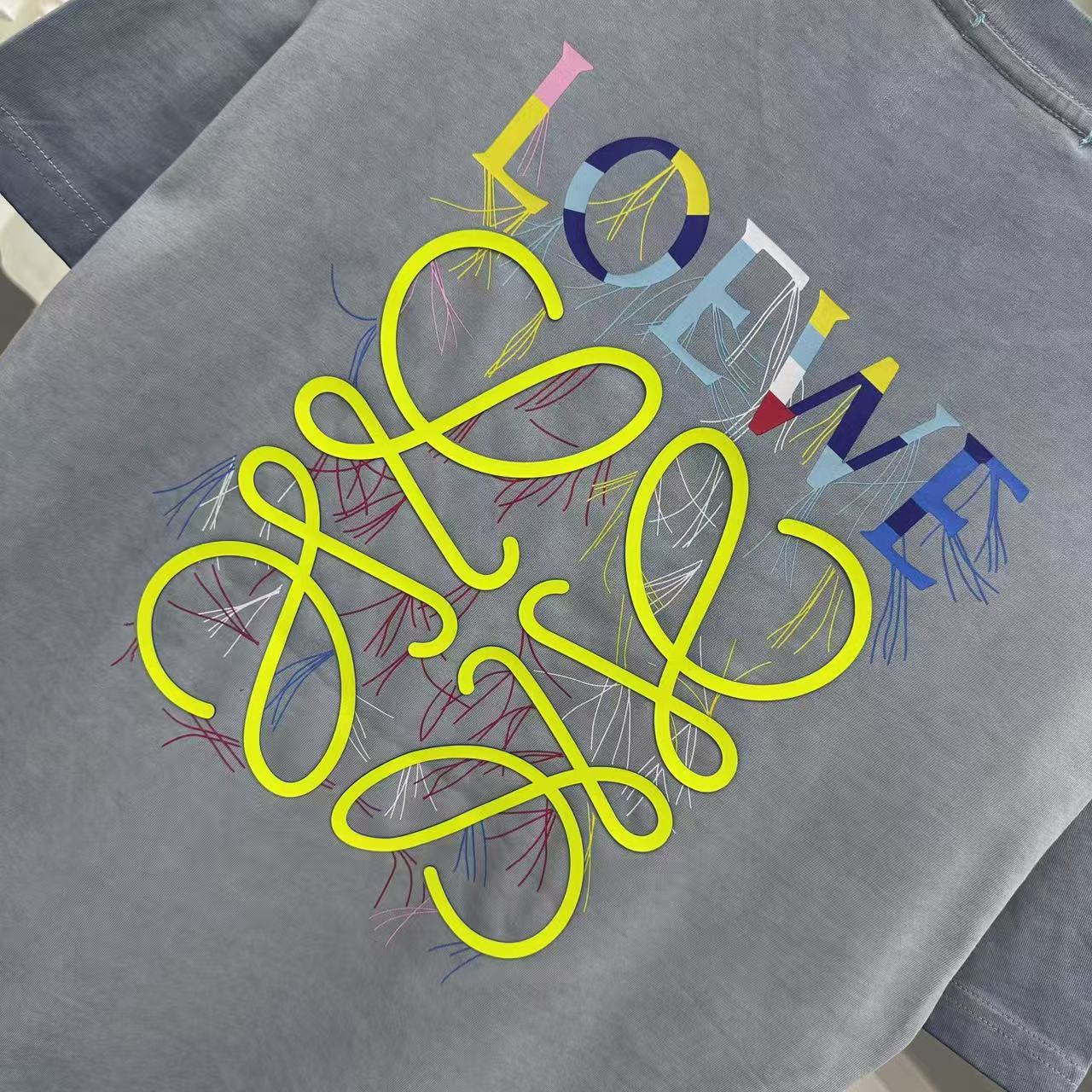 “Spring 2025 Fashion: New Silica T-Shirt Collection in Various Sizes and Colors” - 图片 8