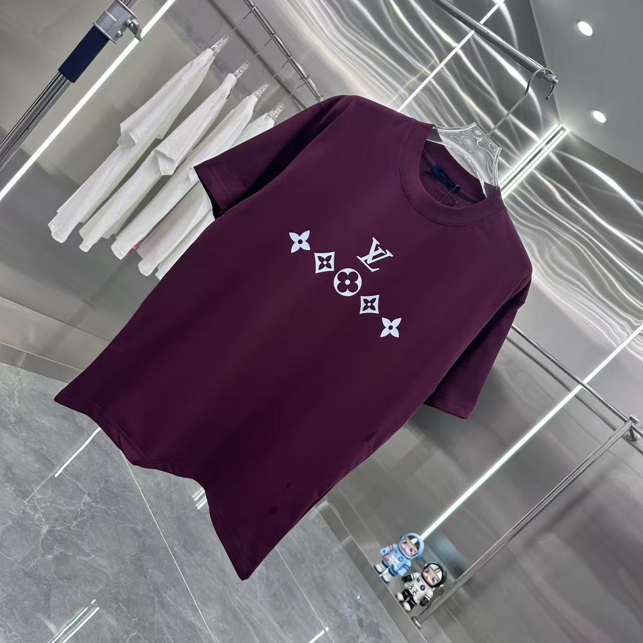 💰80 LV 2025春夏新款短袖t恤 个性印花 男女同款宽松版 S M L XL XXL 五个码 黑色 白色 酒红色