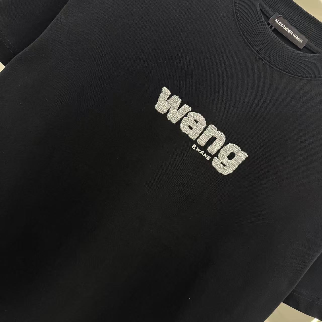 P115 Wang 大王 2025春秋新款 320克 圆领短袖 贴布➕烫钻工艺  男女同款宽松版 S M L XL XXL 五个码 黑色 白色 