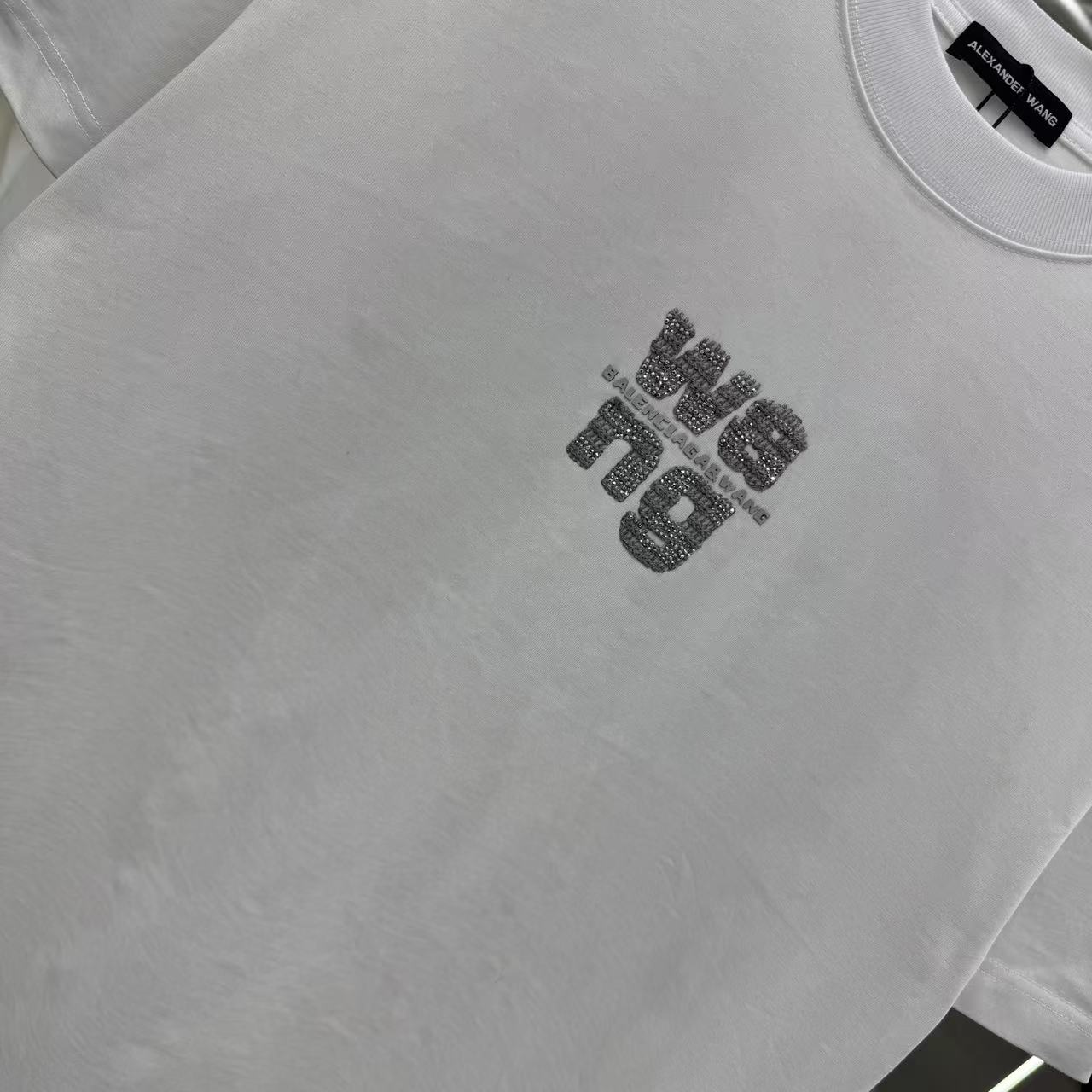 P115 Wang 大王 2025春秋新款 320克 圆领短袖 贴布➕烫钻工艺  男女同款宽松版 S M L XL XXL 五个码 黑色 白色 