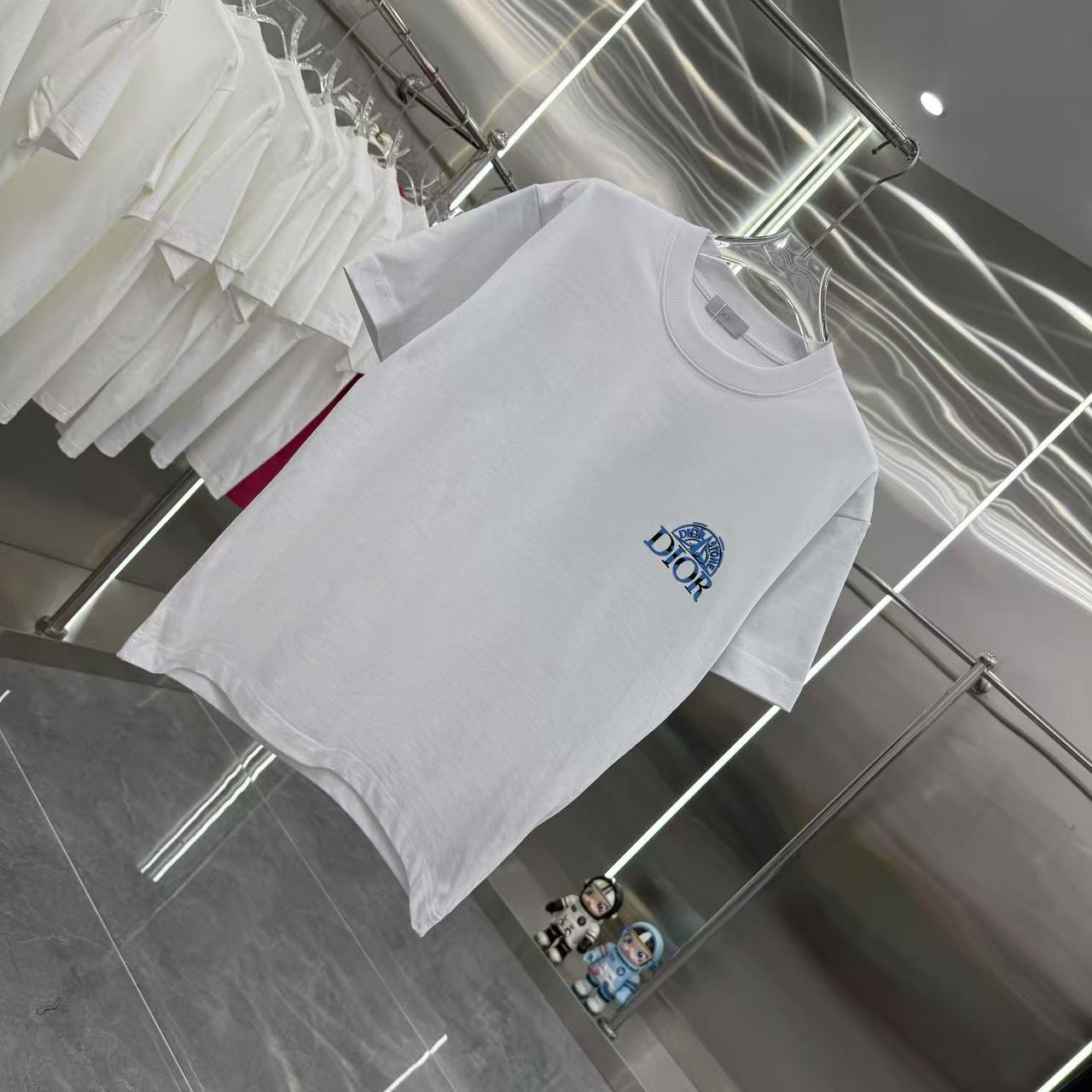 P115 DIOR 迪奥 2025春秋新款 320克 圆领短袖 立体硅胶工艺 男女同款 S M L XL XXL 五个码 黑色  白色 灰色