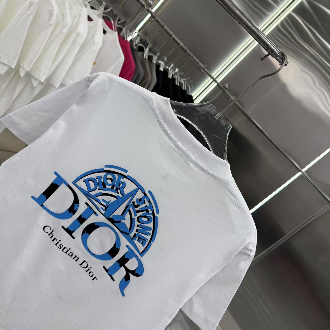 P115 DIOR 迪奥 2025春秋新款 320克 圆领短袖 立体硅胶工艺 男女同款 S M L XL XXL 五个码 黑色  白色 灰色
