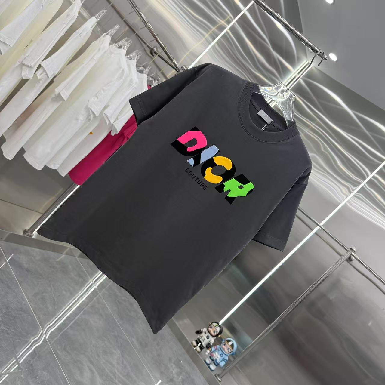 P110 DIOR 迪奥 2025春秋新款 320克 圆领短袖 立体彩色发泡工艺 男女同款 S M L XL XXL 五个码 黑色  白色 灰色
