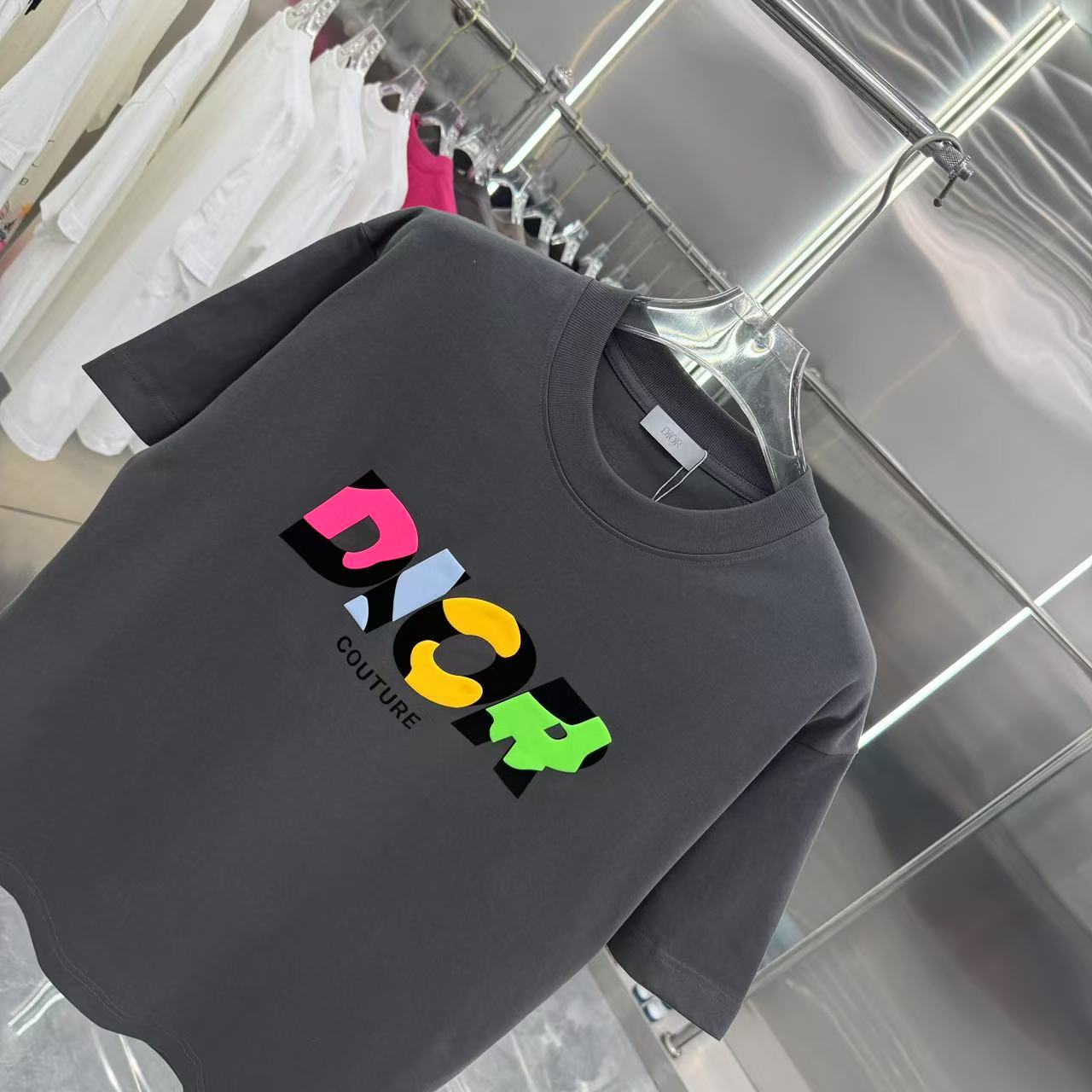 P110 DIOR 迪奥 2025春秋新款 320克 圆领短袖 立体彩色发泡工艺 男女同款 S M L XL XXL 五个码 黑色  白色 灰色