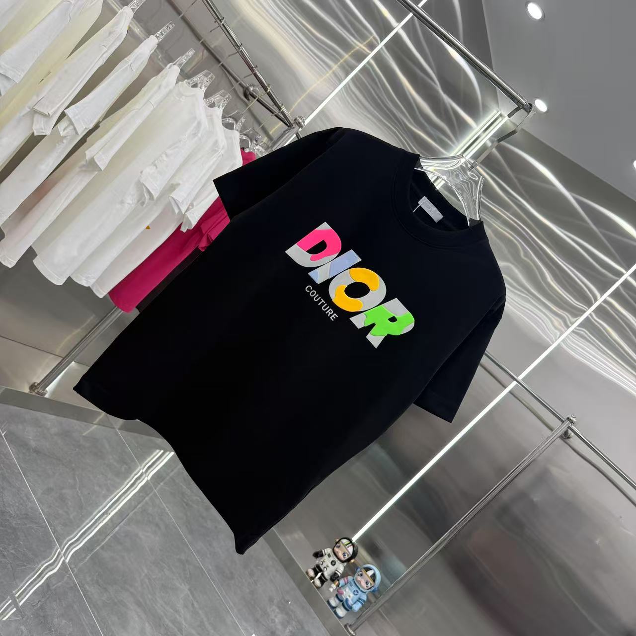 P110 DIOR 迪奥 2025春秋新款 320克 圆领短袖 立体彩色发泡工艺 男女同款 S M L XL XXL 五个码 黑色  白色 灰色