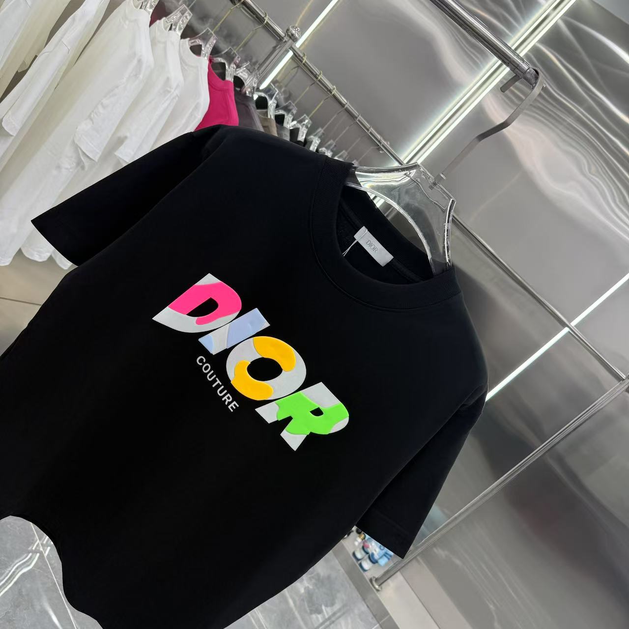 P110 DIOR 迪奥 2025春秋新款 320克 圆领短袖 立体彩色发泡工艺 男女同款 S M L XL XXL 五个码 黑色  白色 灰色