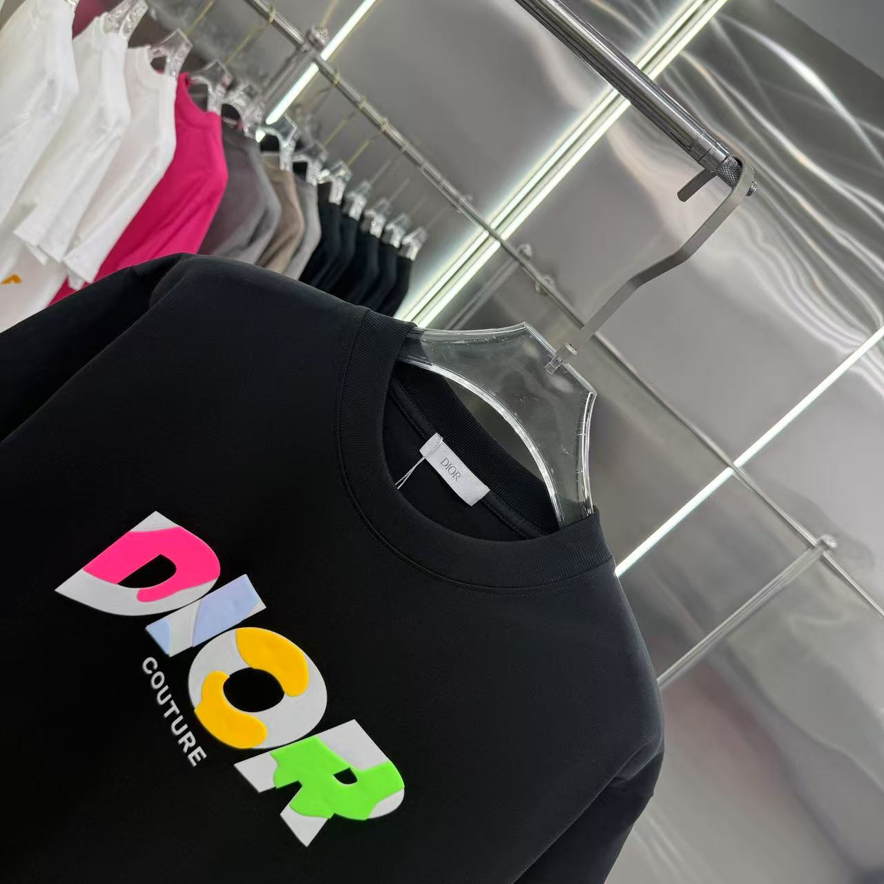 P110 DIOR 迪奥 2025春秋新款 320克 圆领短袖 立体彩色发泡工艺 男女同款 S M L XL XXL 五个码 黑色  白色 灰色