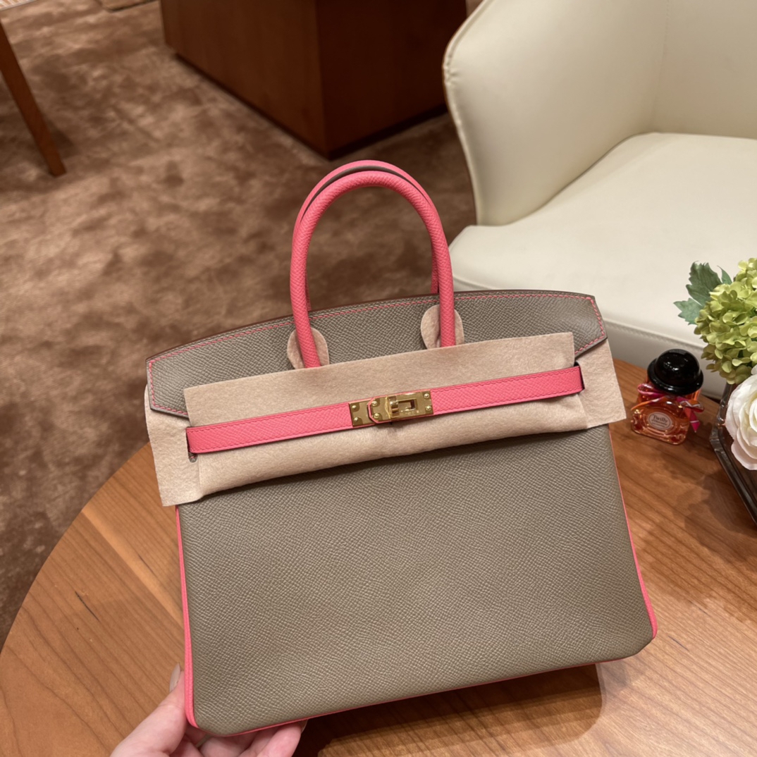 NO:699144,What is SO special customization?  Special customization is what everyone often calls SO (secial order). Special customization is held twice a year around April and October. The most distinctive feature of special customization is the horseshoe engraving, Birkin 25 Iv horseshoe print color matching, custom Esom leather 18 elephant gray and 8W lipstick powder, gold buckle, Hermes, Hermes,19860909什么是 SO 特殊定制？ 特殊定制也就是大家常说的 SO ( secial order ),每年会在4月和10月的前后举行两次特殊定制.特殊定制最鲜明的特点就是马蹄刻印, Birkin 25 Iv马蹄印拼色定制 Esom 皮 18 大象灰拼 8W 唇膏粉 金扣,爱马仕,hermes,Hermes,,Bag