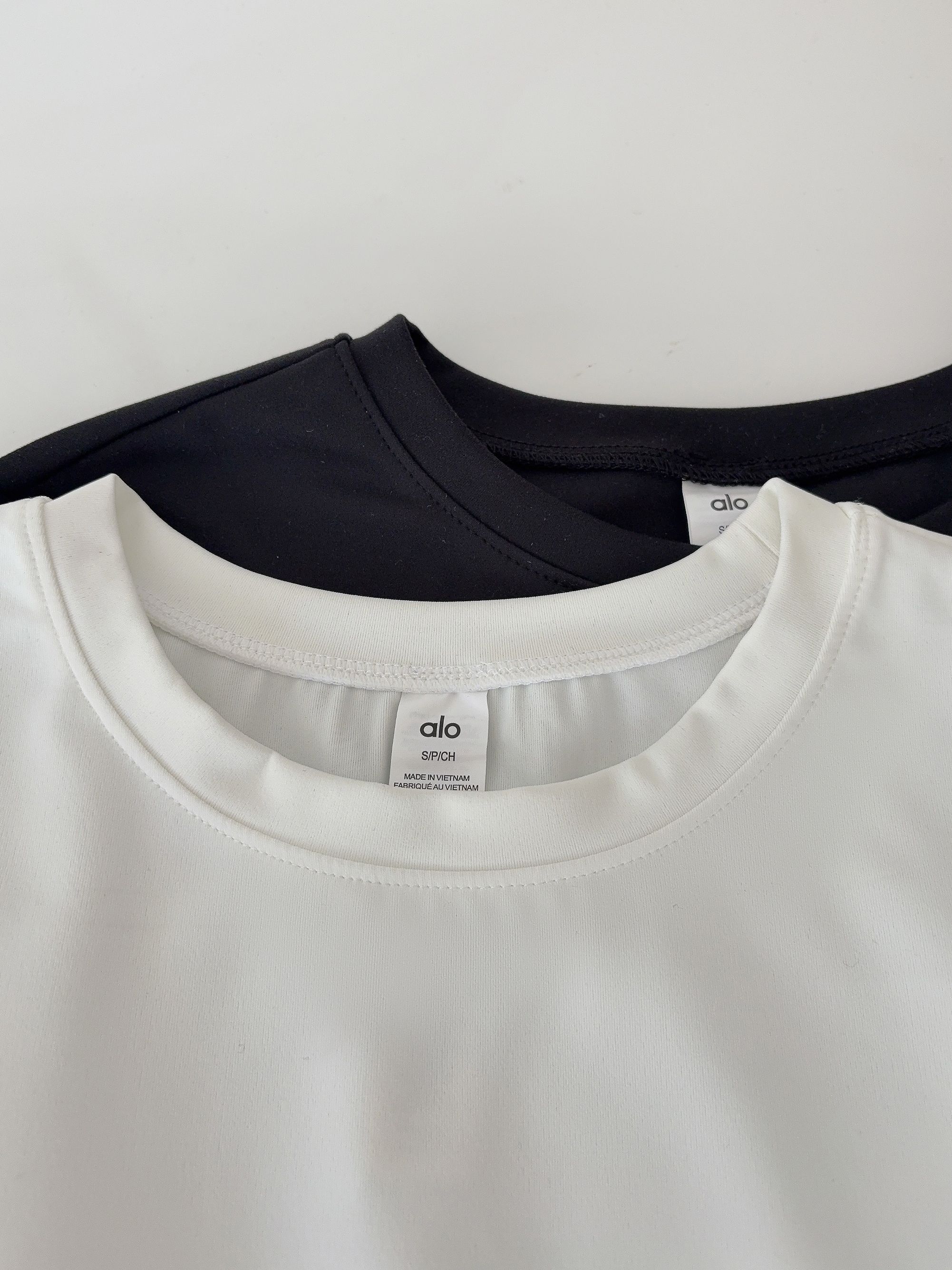 Alo long sleeve studio white black yoga