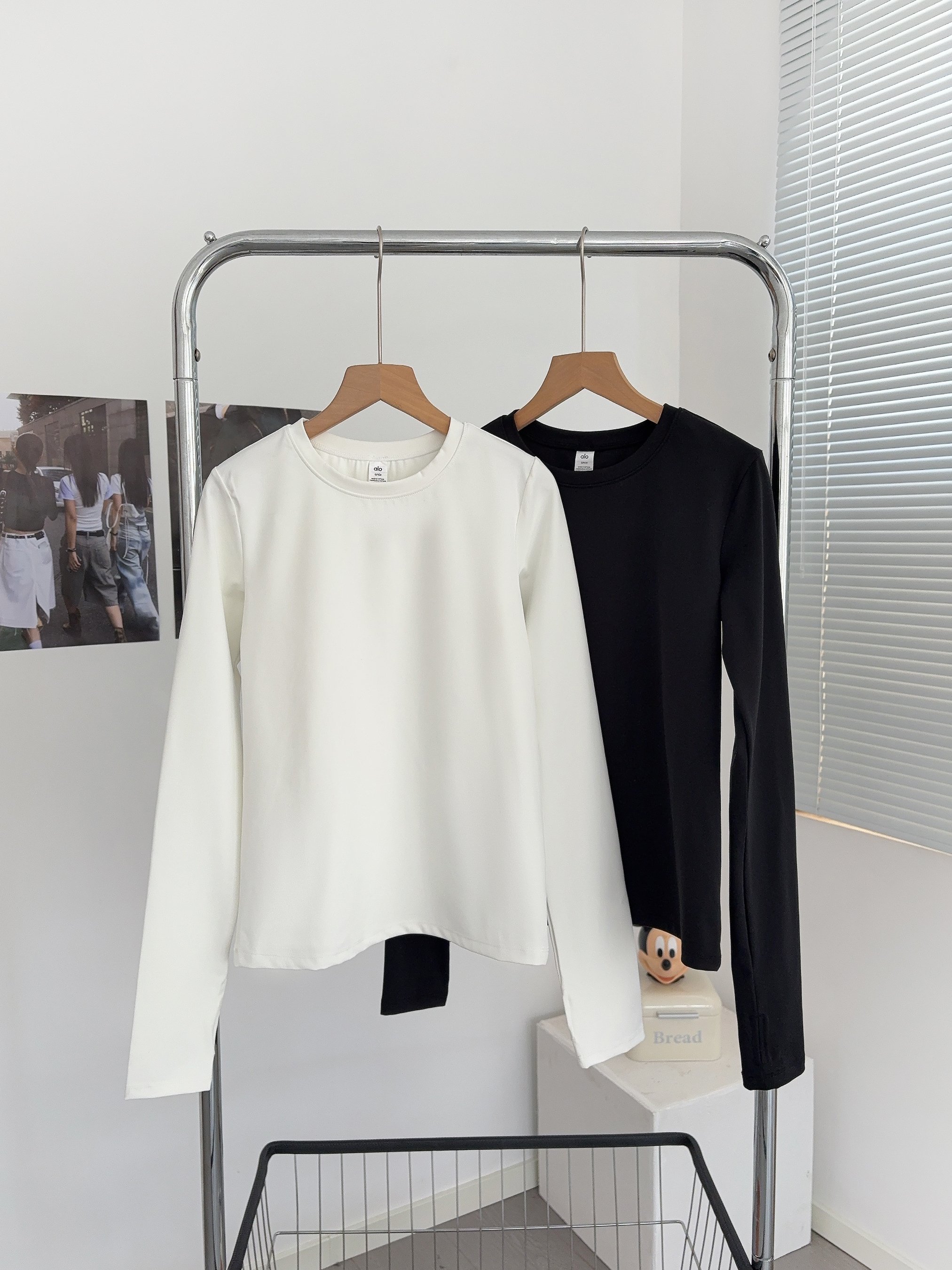 Alo long sleeve yoga black and white