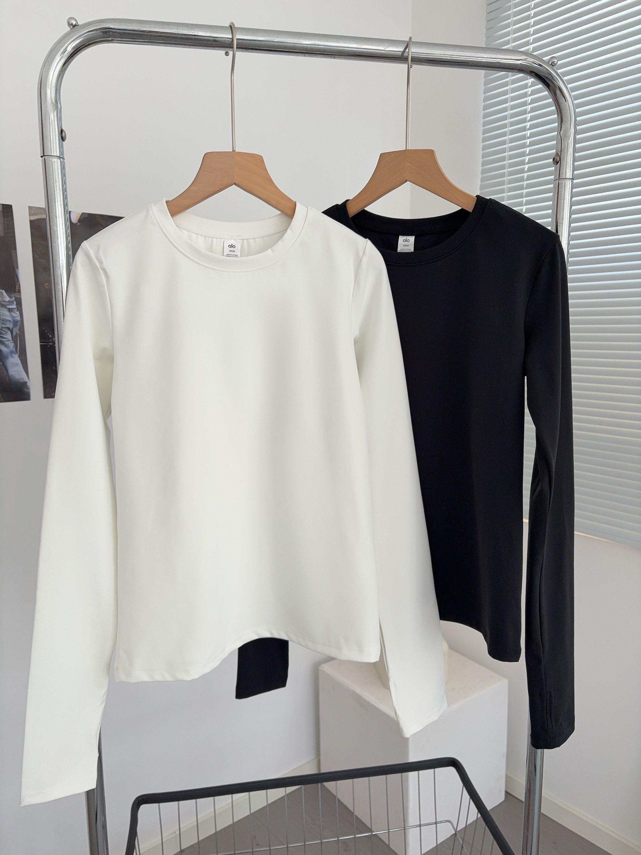 Alo long sleeve yoga black and white