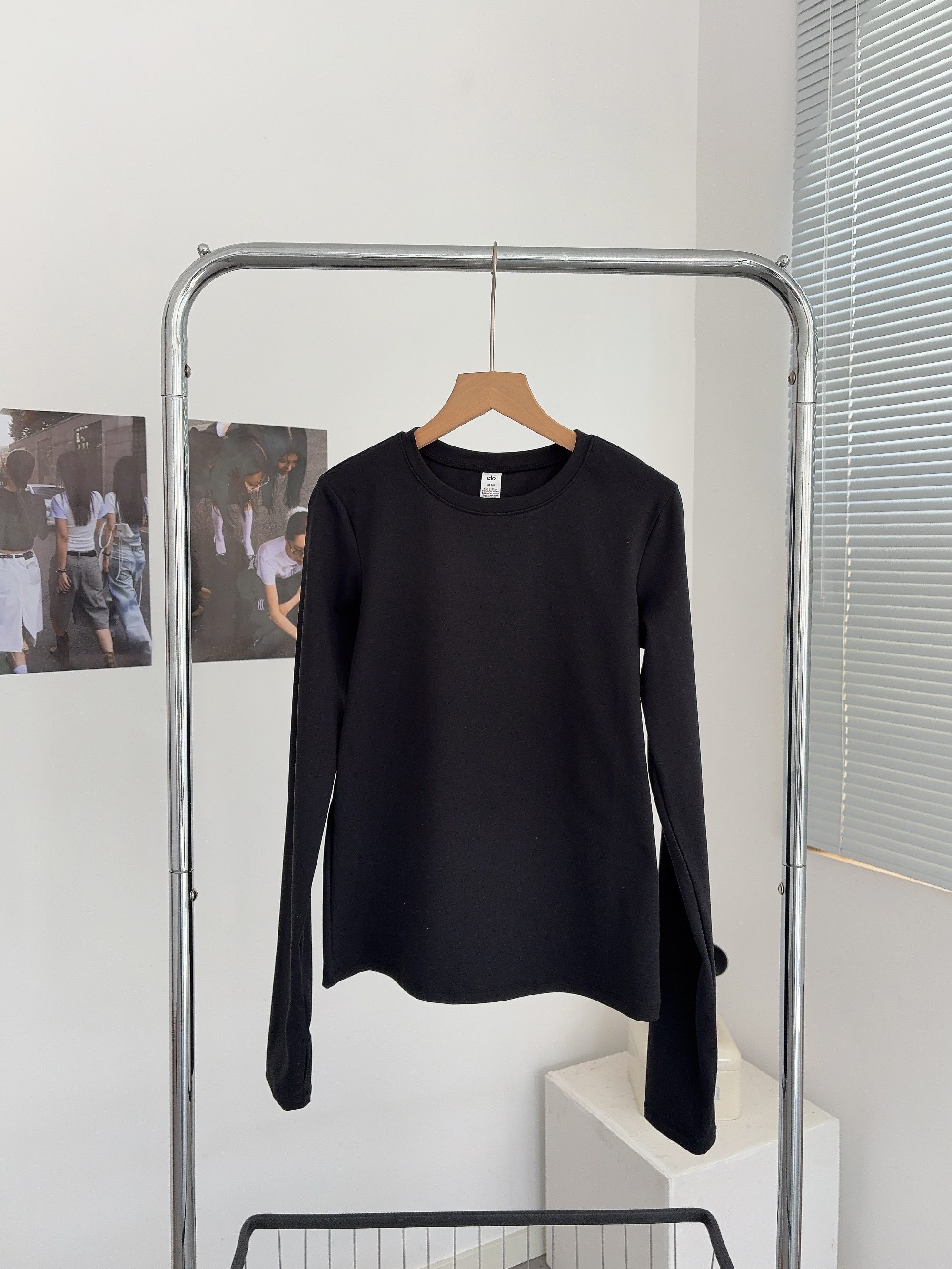 Alo long sleeve yoga black and white