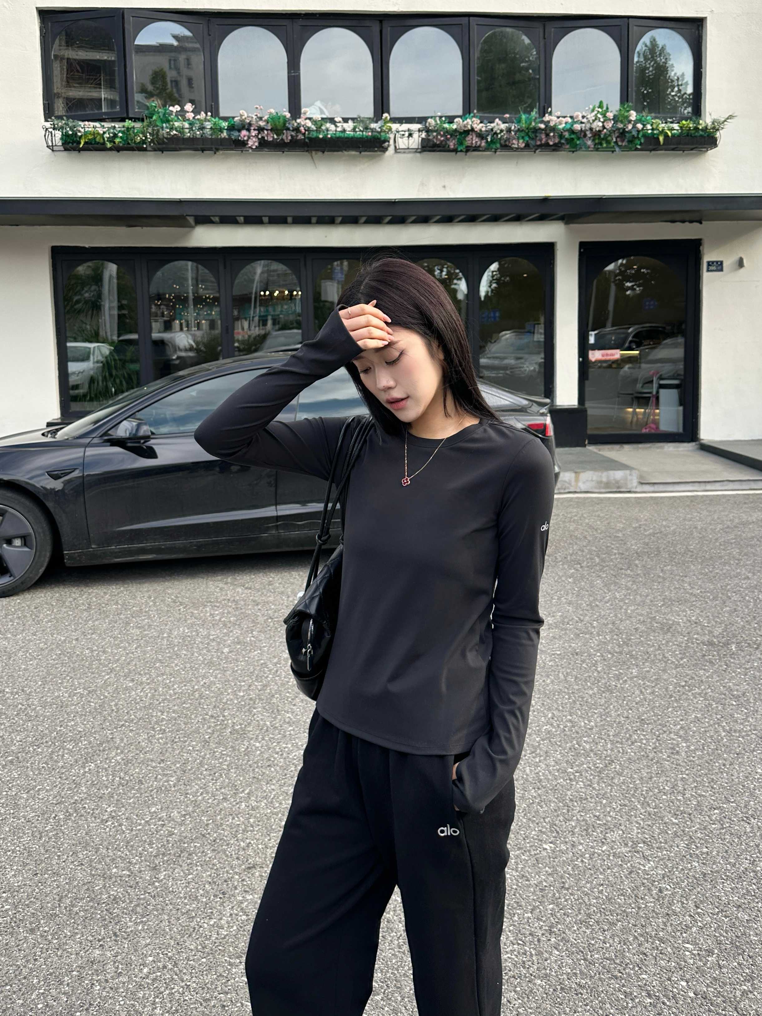 Alo long sleeve everyday black yoga