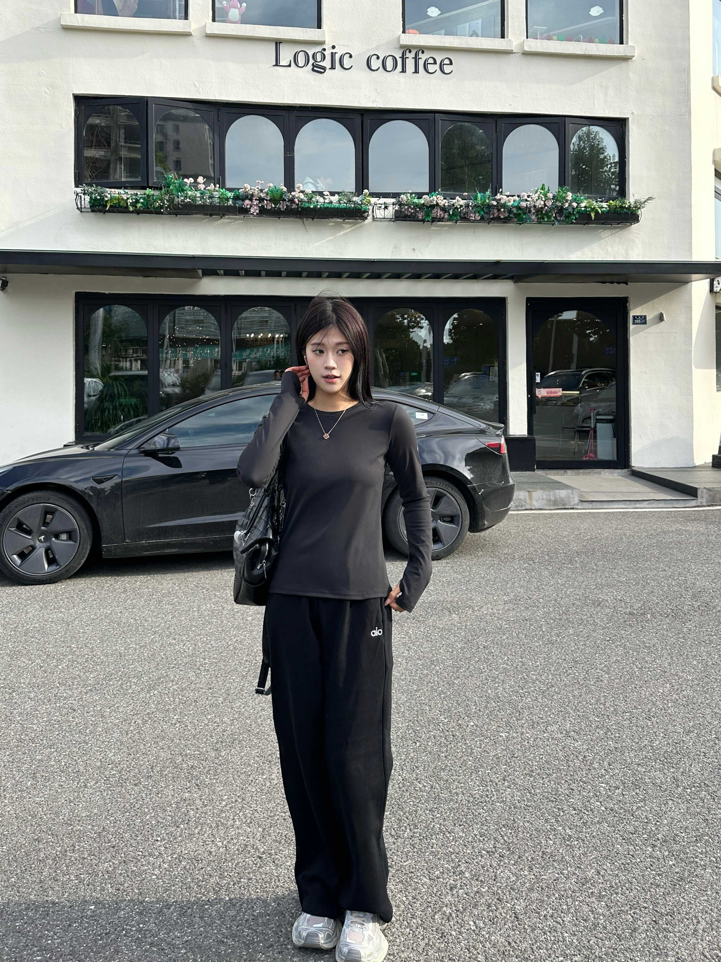 Alo long sleeve everyday black yoga