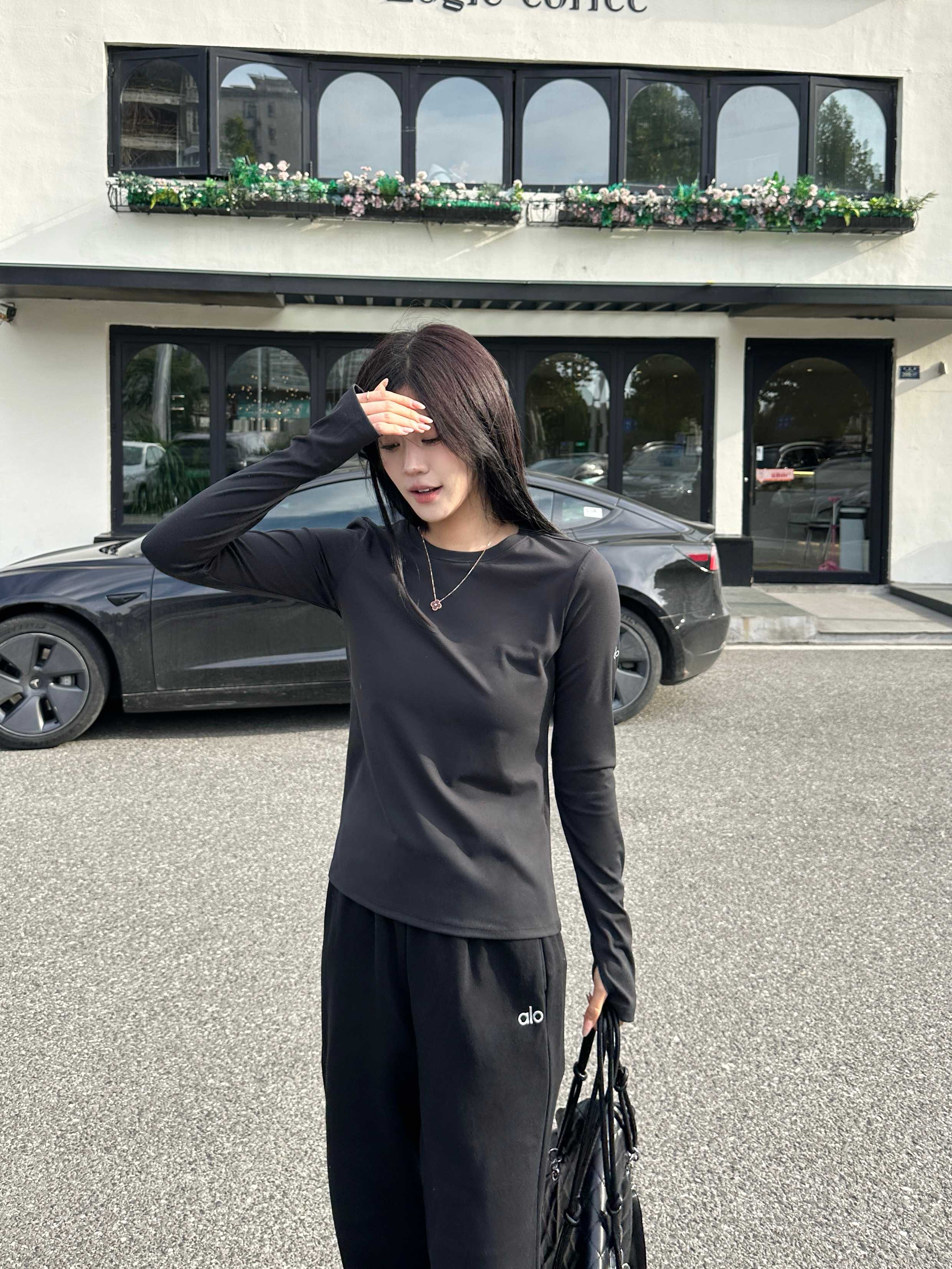 Alo long sleeve everyday black yoga