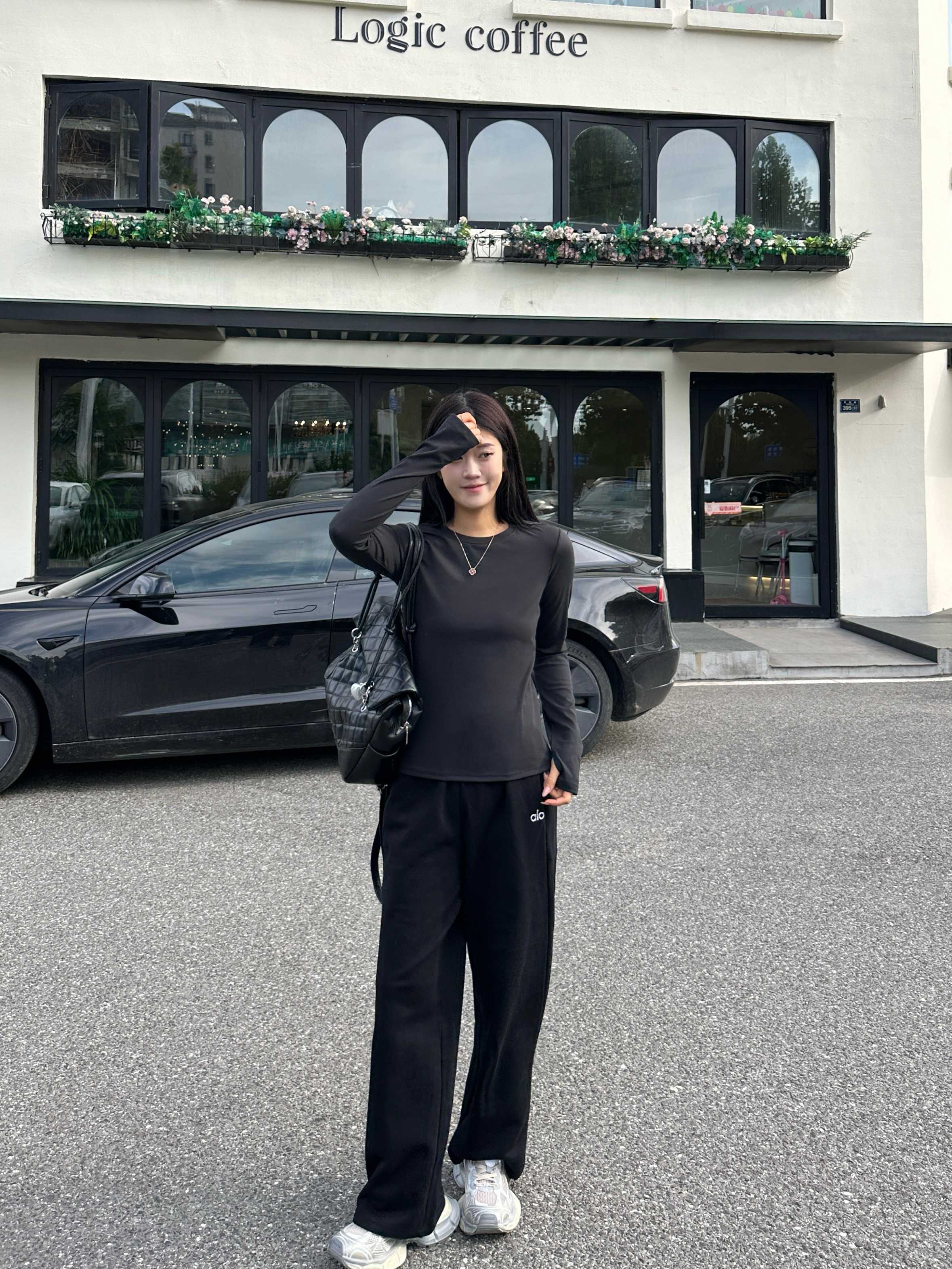 Alo long sleeve everyday black yoga