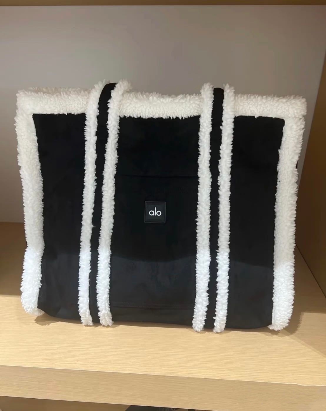 Alo accessories everyday black and white yoga