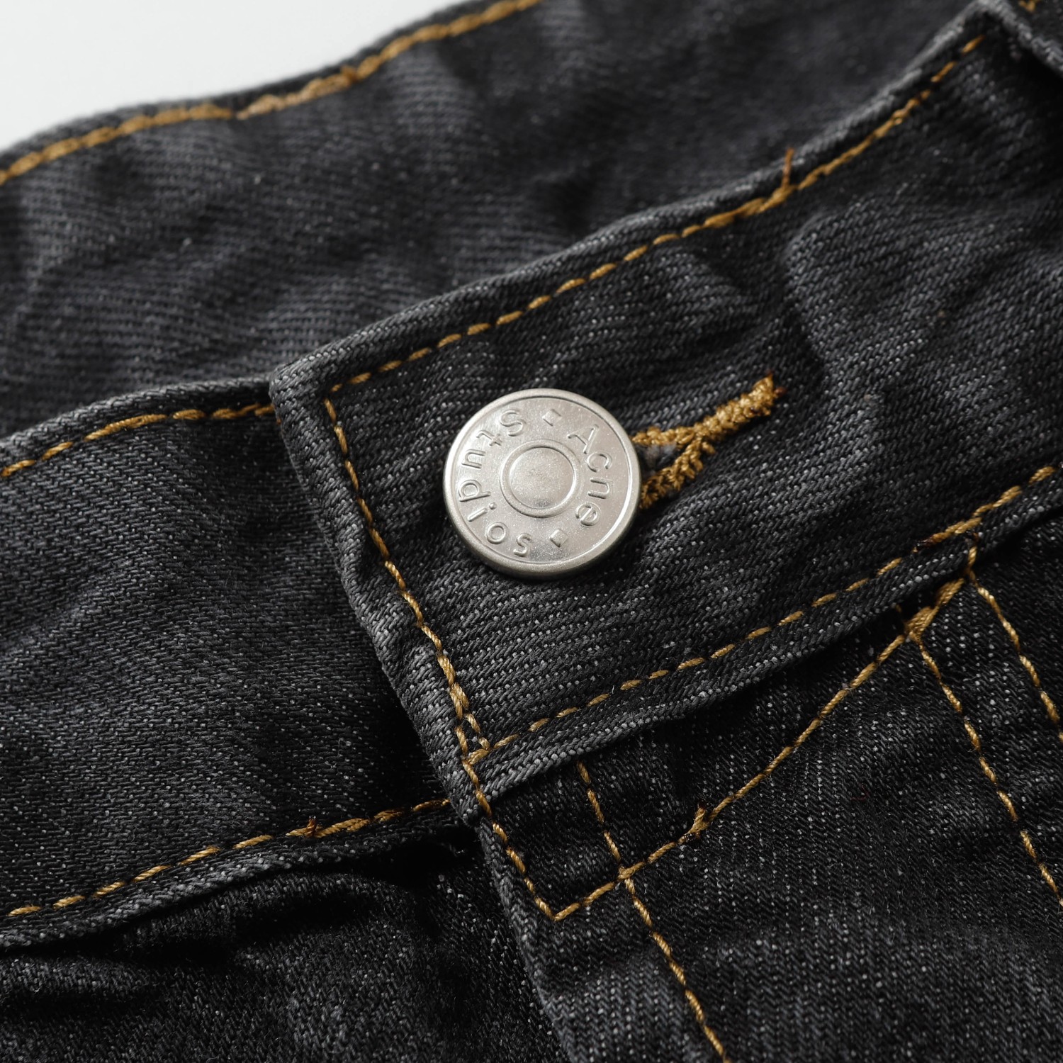 Acne Studios Introduces New Hand-Washing Ink Process for Loose-Fit Jeans - 图片 7