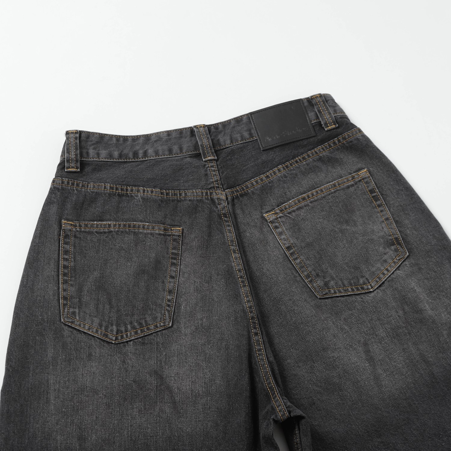 Acne Studios Introduces New Hand-Washing Ink Process for Loose-Fit Jeans - 图片 8