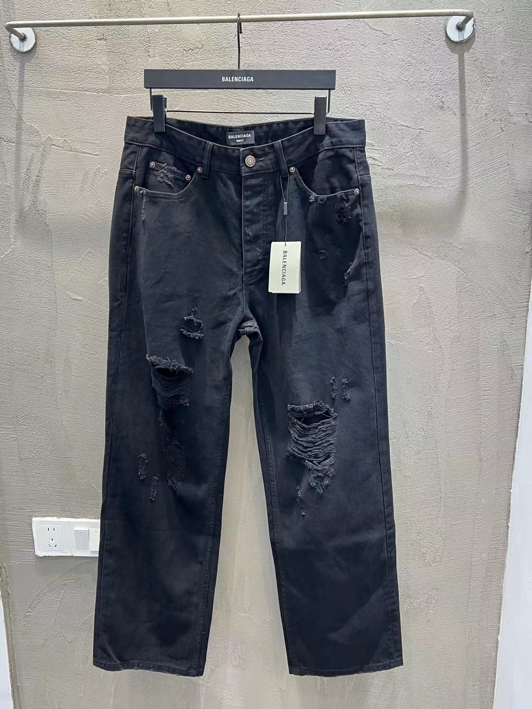 🔥 Balenciaga 25ss nuevos pantalones vaqueros largos rectos de mezclilla negra destruidos y rasgados. Pantalones vaquer…
