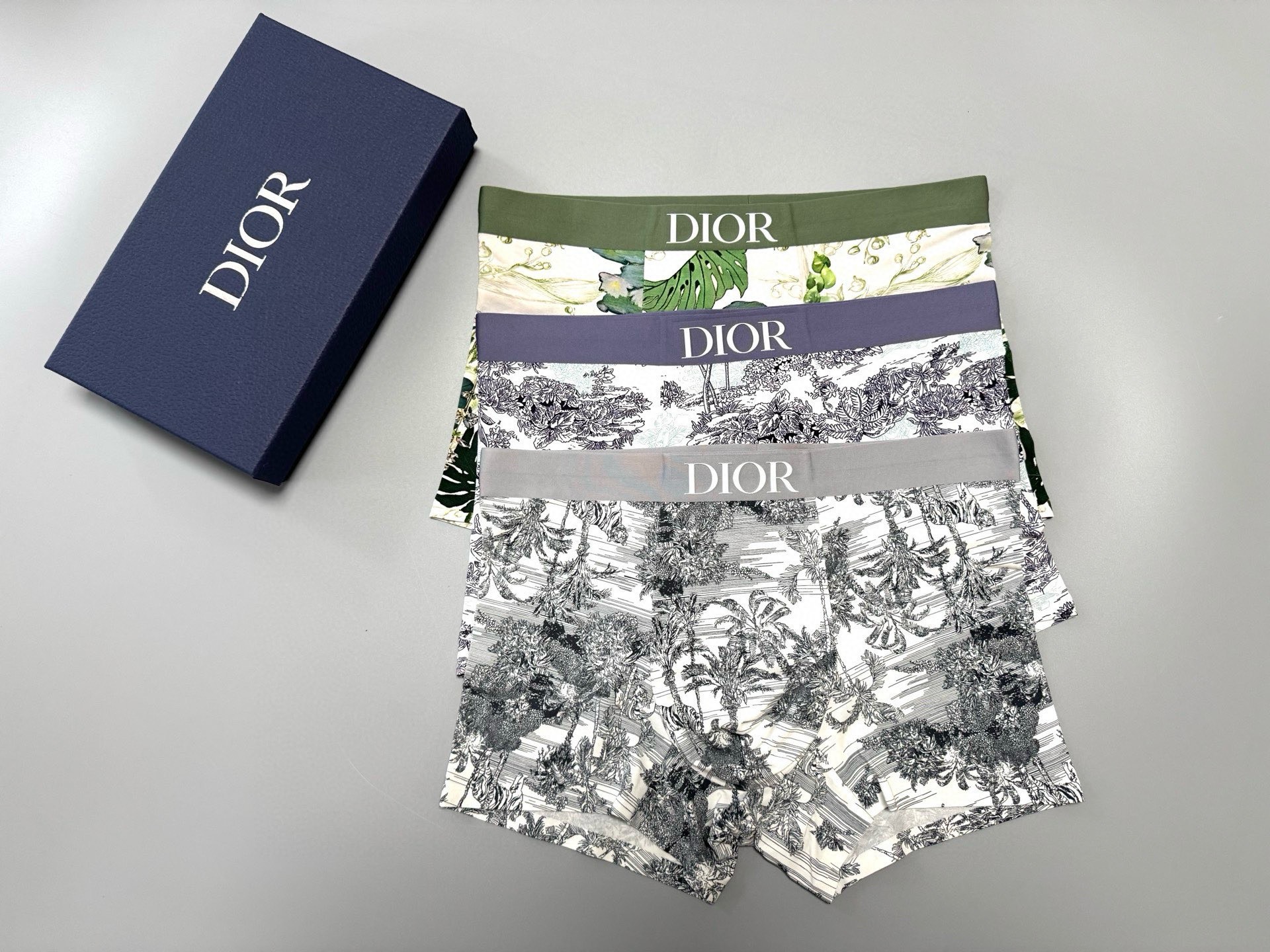 🆕🆕🆕DlOR爆款到货、订织面料，进口机滴胶Logo，不掉、不开裂，绝对的原单品质，无缝切割工艺 、一点
