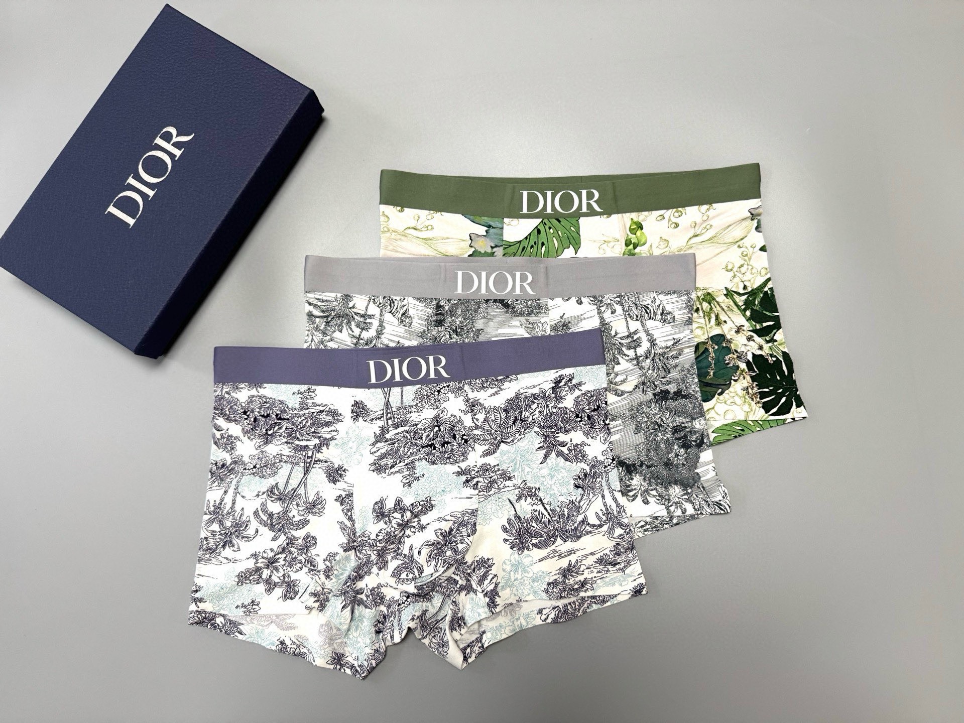 🆕🆕🆕DlOR爆款到货、订织面料，进口机滴胶Logo，不掉、不开裂，绝对的原单品质，无缝切割工艺 、一点