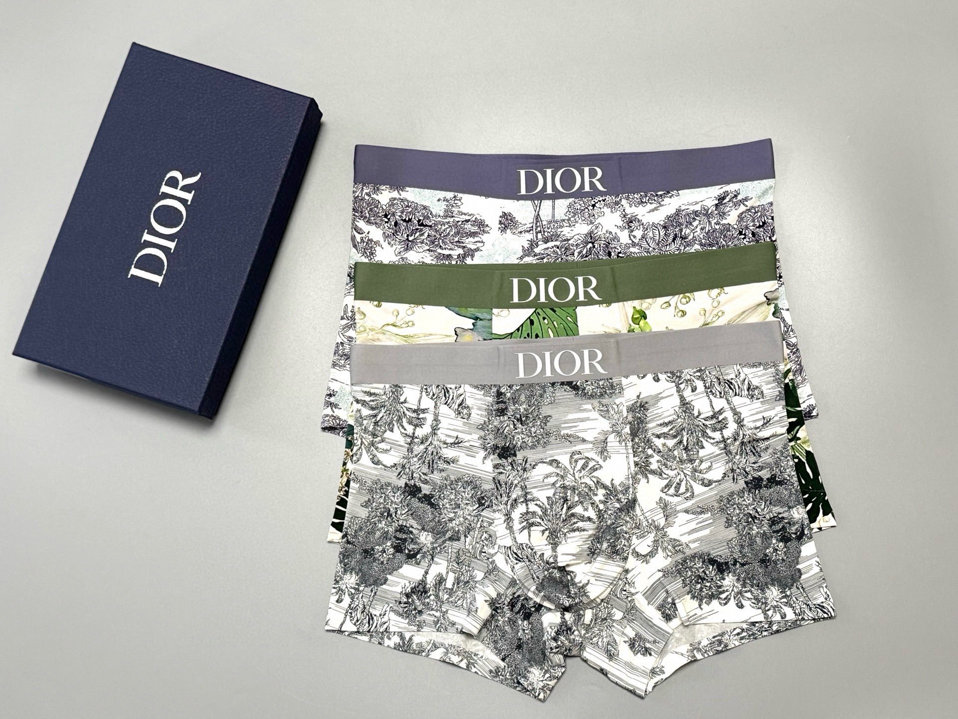 🆕🆕🆕DlOR爆款到货、订织面料，进口机滴胶Logo，不掉、不开裂，绝对的原单品质，无缝切割工艺 、一点
