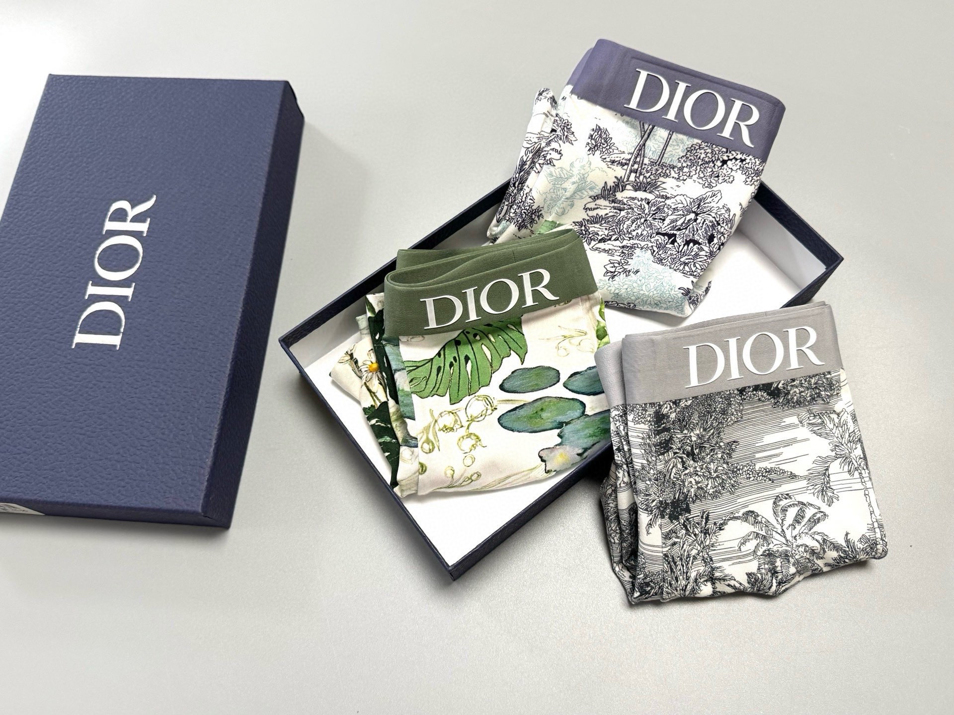 🆕🆕🆕DlOR爆款到货、订织面料，进口机滴胶Logo，不掉、不开裂，绝对的原单品质，无缝切割工艺 、一点