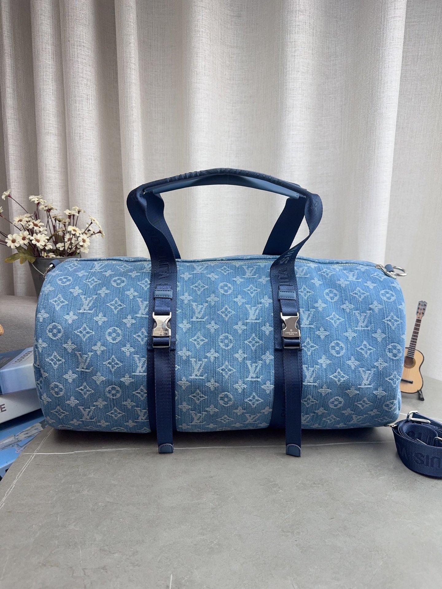 New "Louis Vuitton" Lv Travel Bag Louis Vuitton Denim Travel Bag Louis Vuitton Keepall Embossed Detachable And Adjustable Shoulder Strap Travel Bag Travel Bag Men's Monogram Coated Canvas Shoulder Crossbody Handheld Travel Bag Spacious Capacity And Adjustable Shoulder Strap For Work, Leisure Or Travel High-definition Hardware Logo Logo, Inner Compartment Special Lining. Smooth Zipper, Exquisite Workmanship, Every Detail Is In Place A Must-have For Men. Size: 47 23cm P210