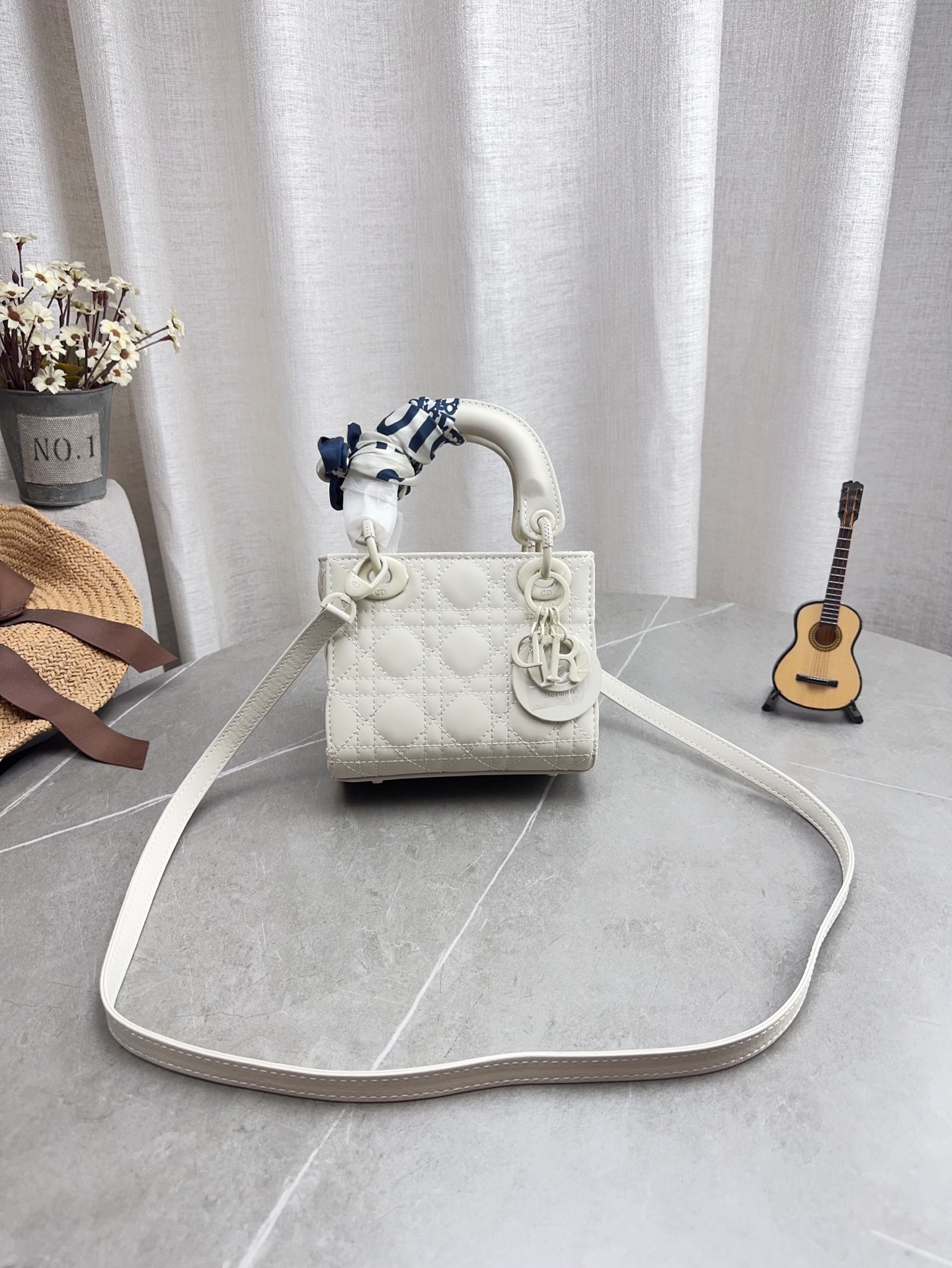 Dior bag Comes with folding gift box (two shoulder straps) — photo 3