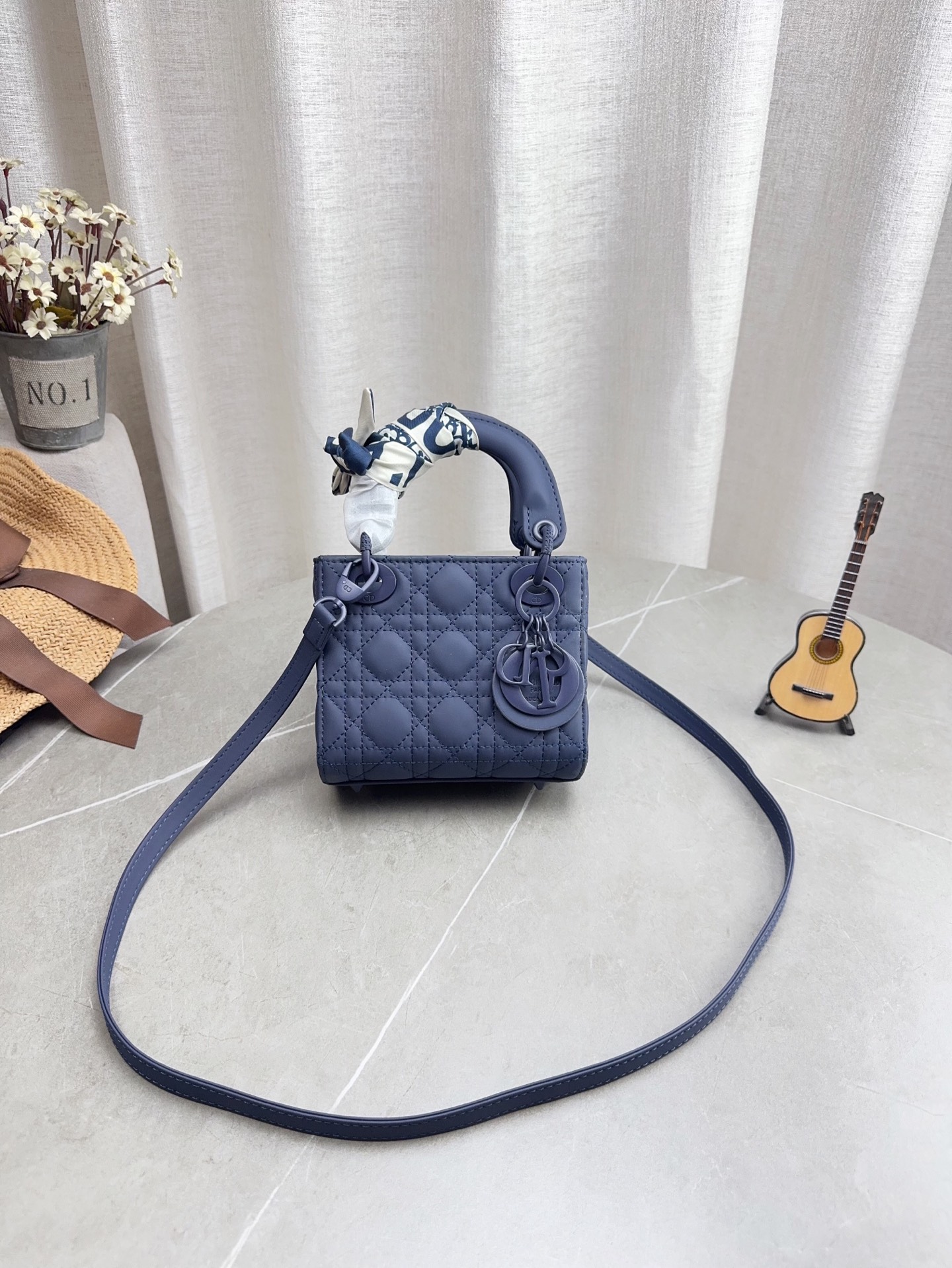 Dior bag Comes with folding gift box (two shoulder straps) — photo 2