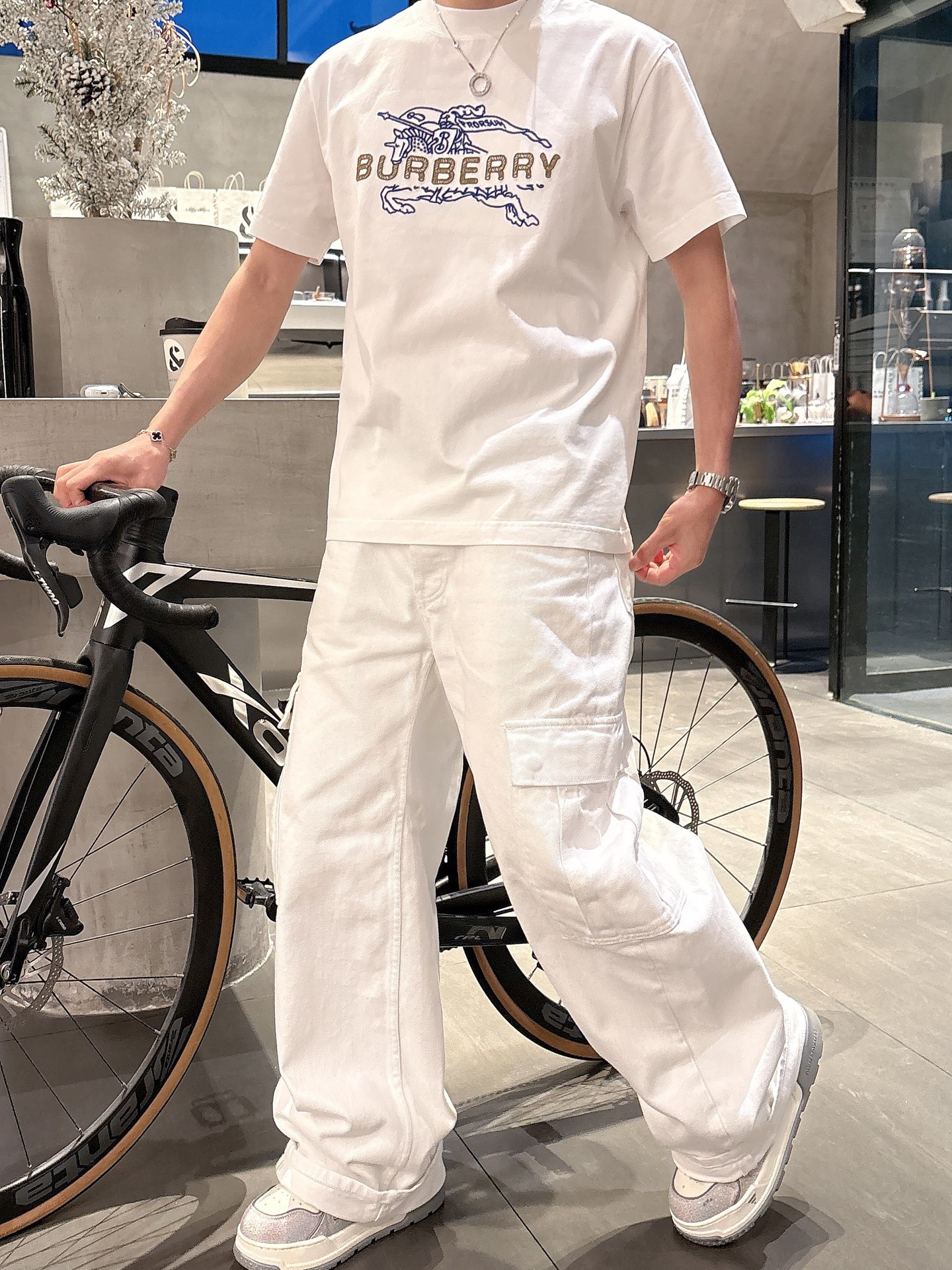 Burberry Summer T-Shirt with Equestrian Knight Logo - A Stylish Wardrobe Staple 7 i1742580702544 9738 0 8