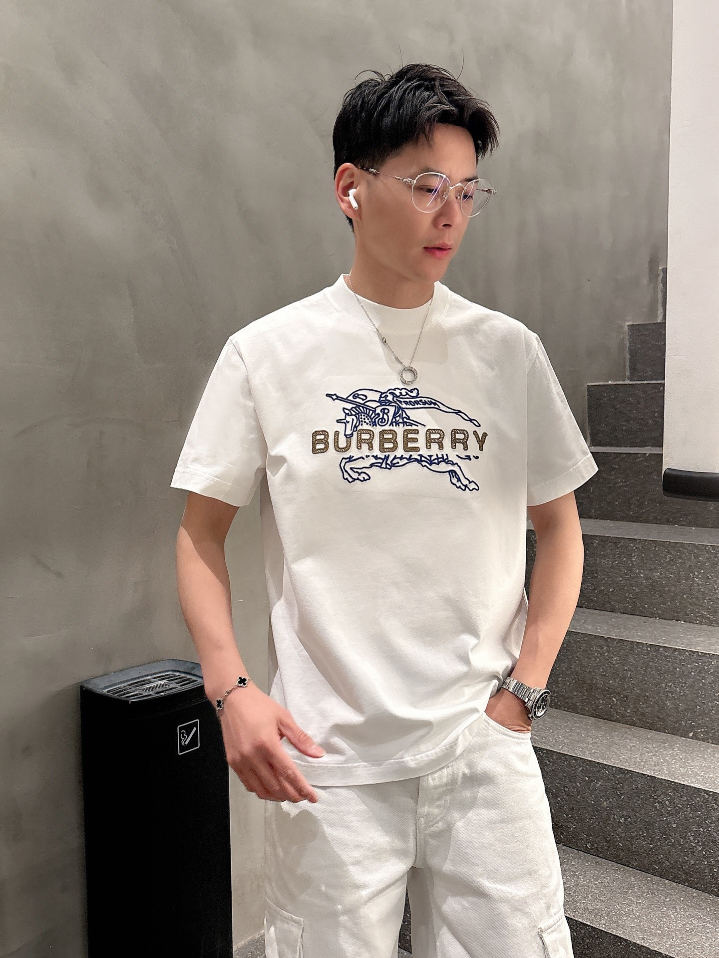 Burberry Summer T-Shirt with Equestrian Knight Logo - A Stylish Wardrobe Staple 8 i1742580707148 7614 0 9
