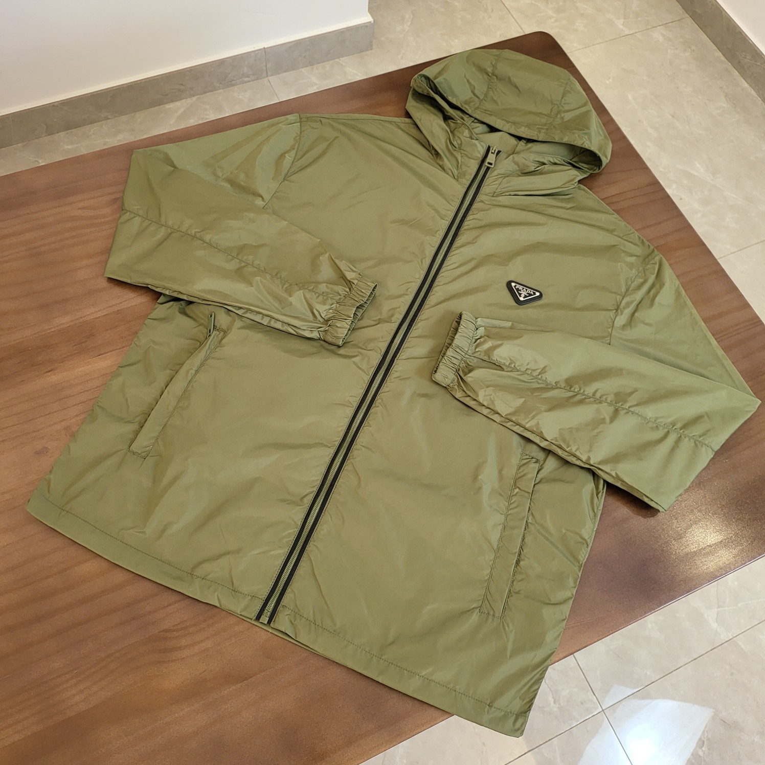 프라다 2024SS Re-Nylon 집업 포켓 자켓 5584