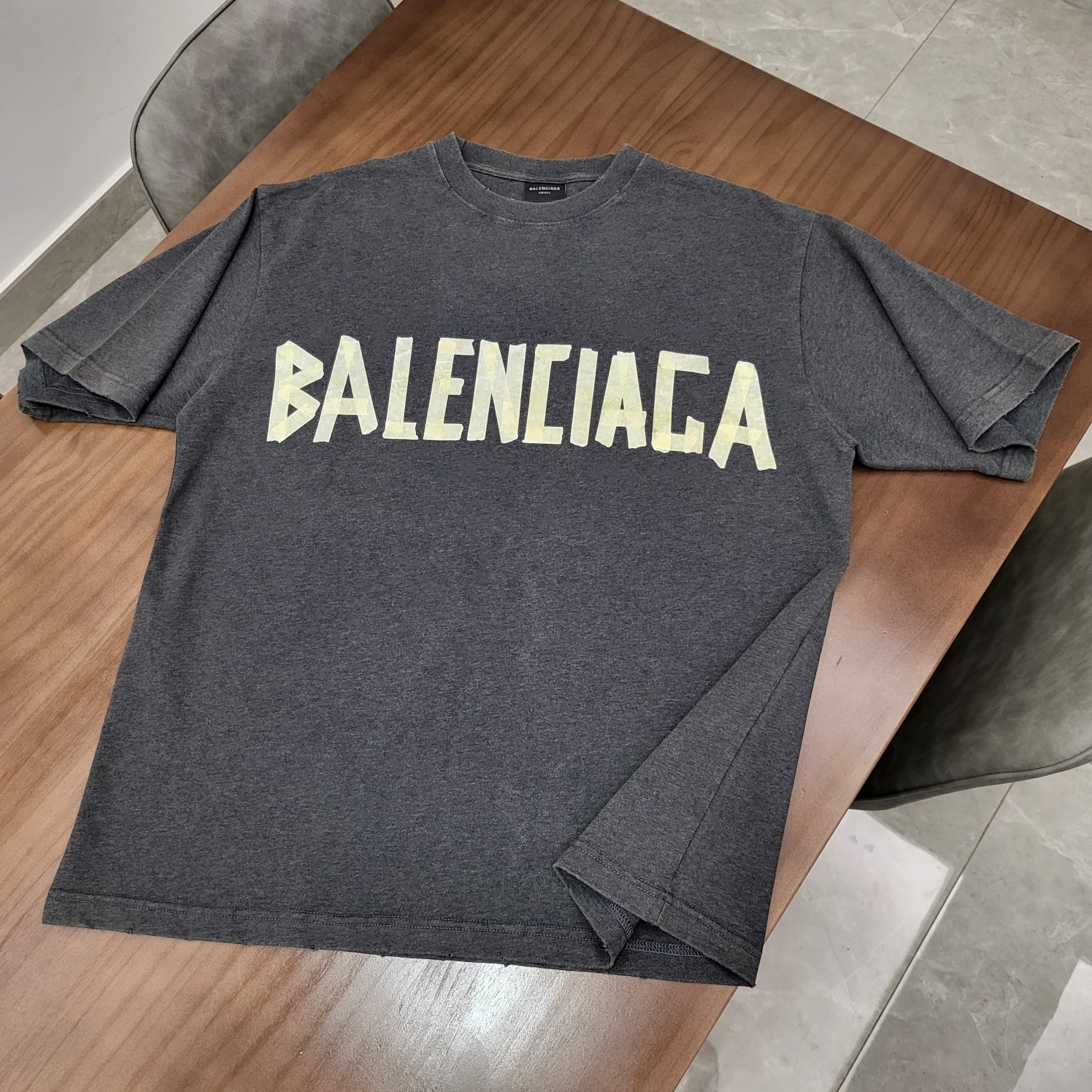 발렌시아가 2024SS 로고 프린트 반팔 티셔츠 832 Balenciaga T Shirt