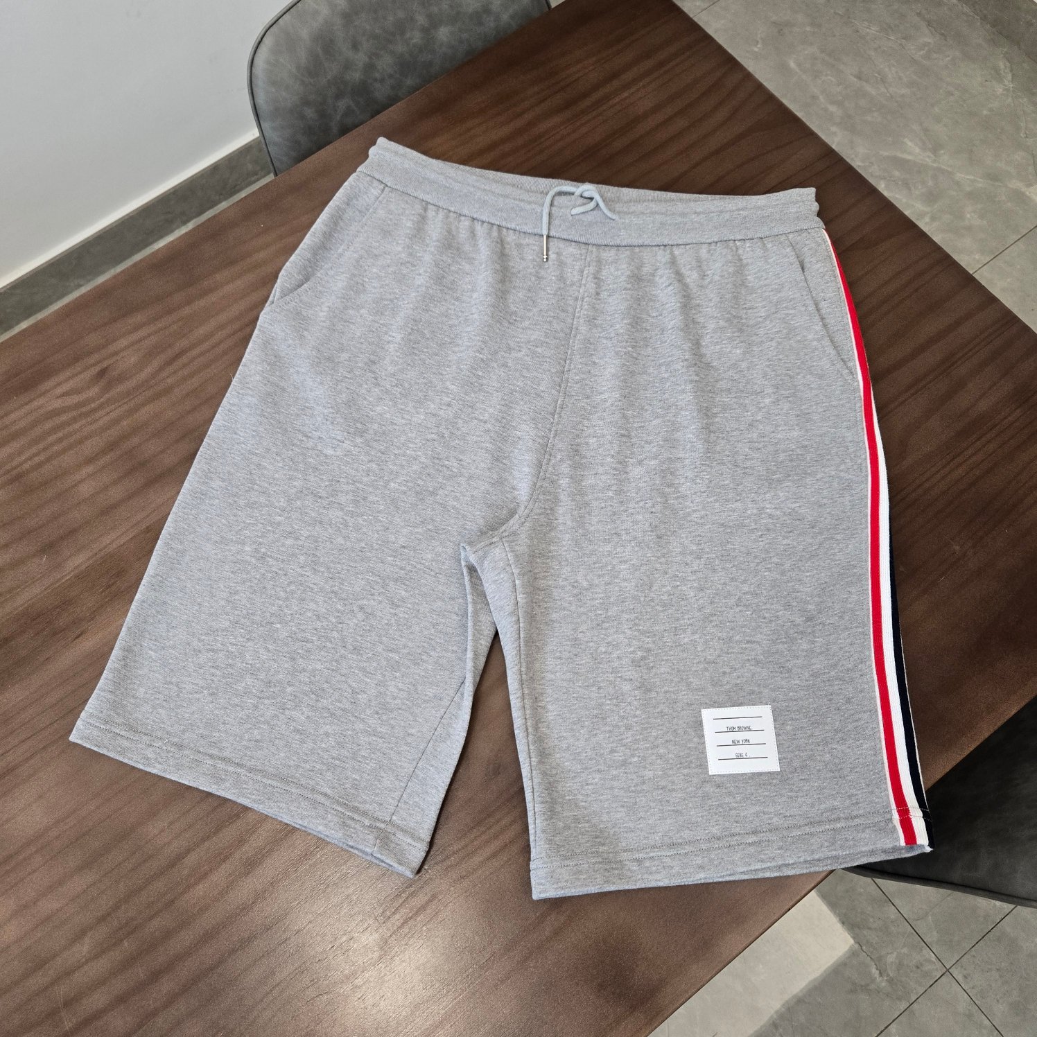 톰브라운 스트라이프 코튼 반바지 5206